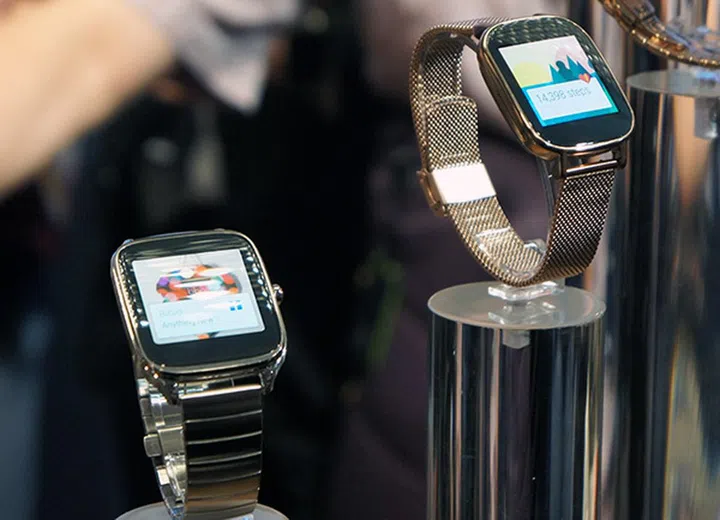 Top right is the rose gold version of the Zen Watch 2.