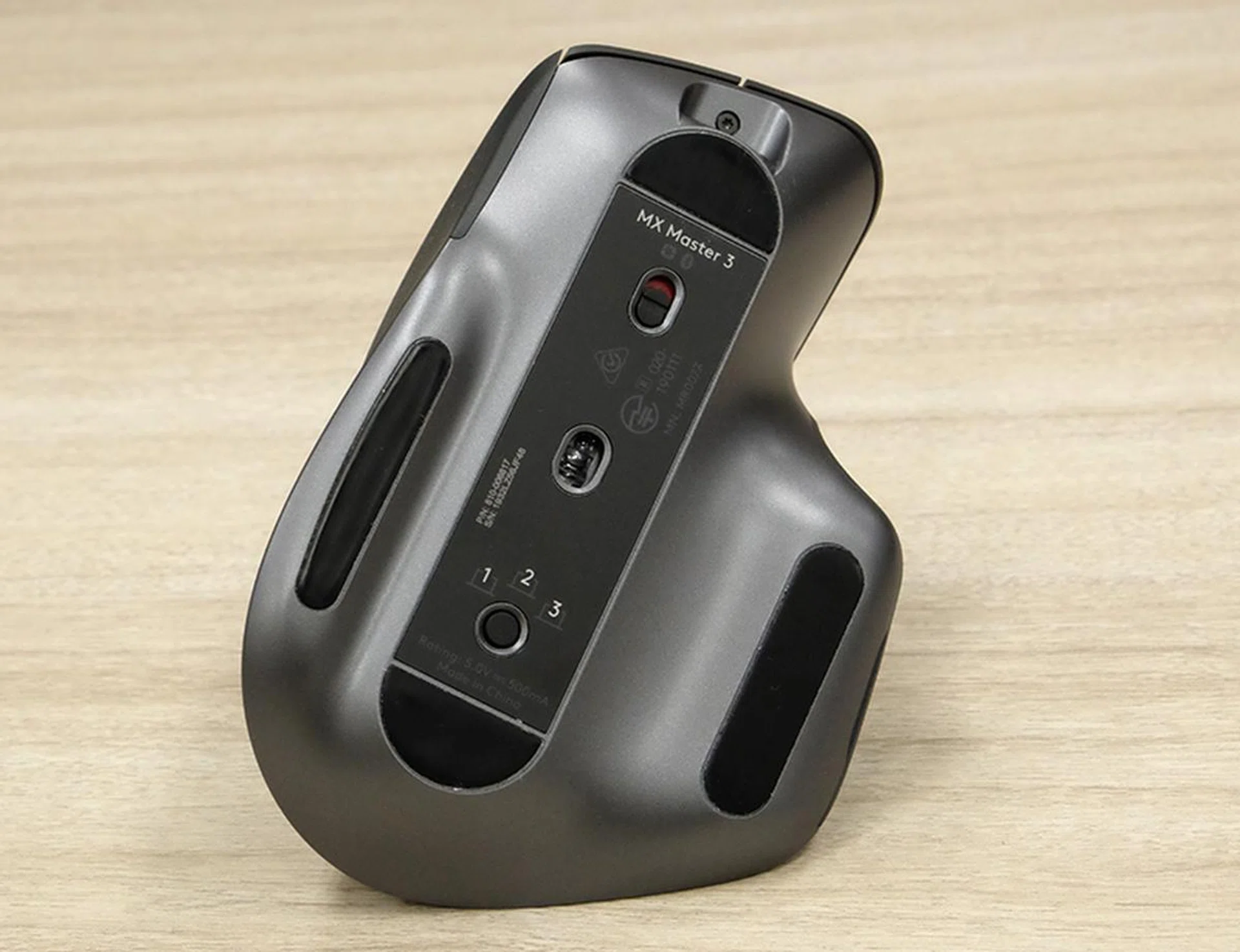 Like its predecessor, the MX Master 3 uses a 4,000 DPI Darkfield sensor.