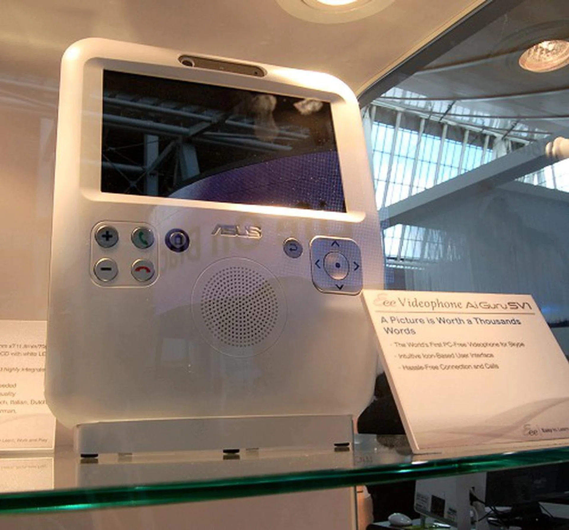  And here we have the Eee Videophone AiGuru SV1. ASUS claims that this is the world's first PC-free videophone for Skype. It has a 7-inch display, webcam and is Wi-Fi capable for unlimited face-to-face video calls. You could say that this is a simple all-in-one video conferencing solution.  