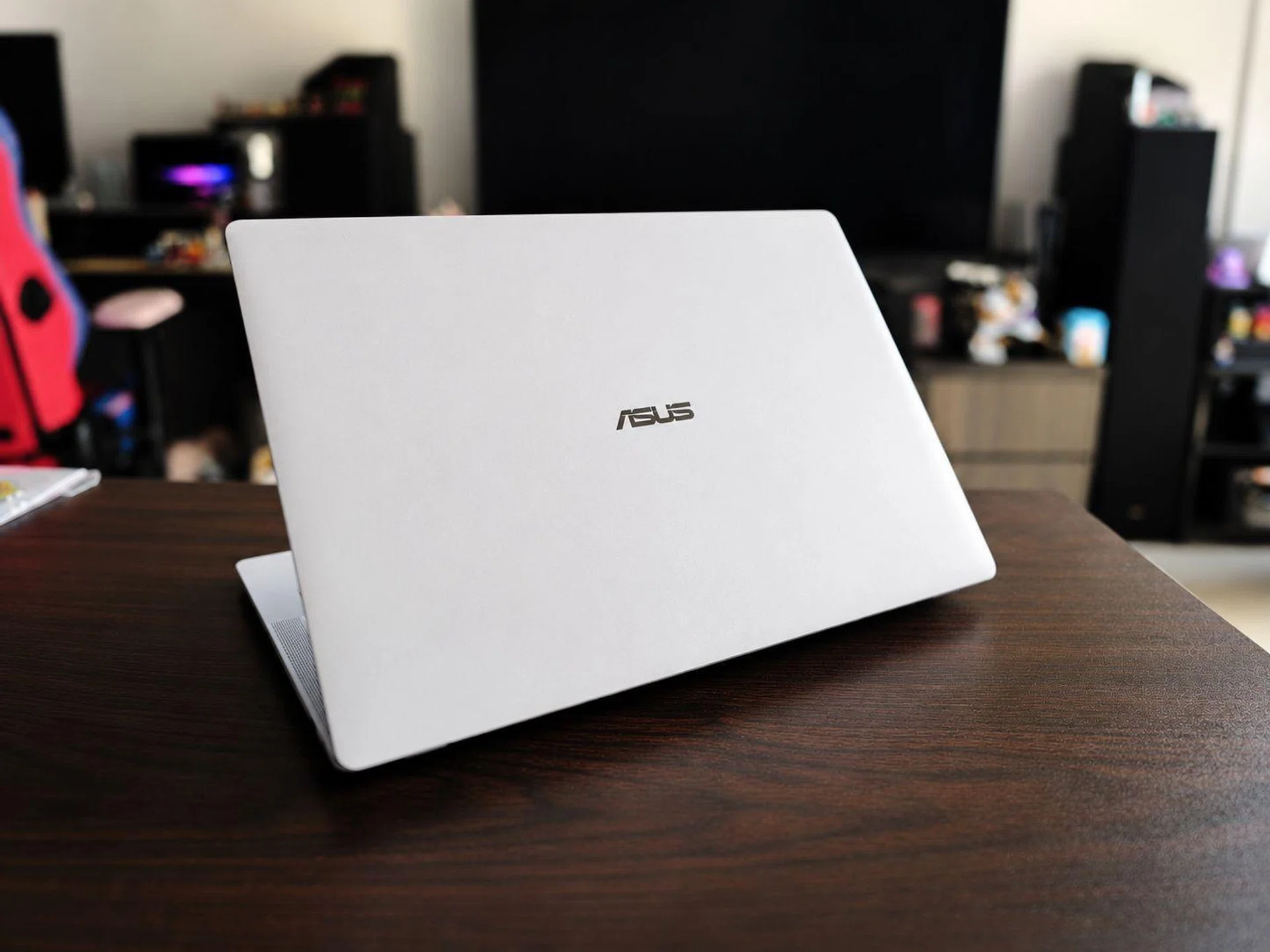 ASUS ExpertBook Ultra lid