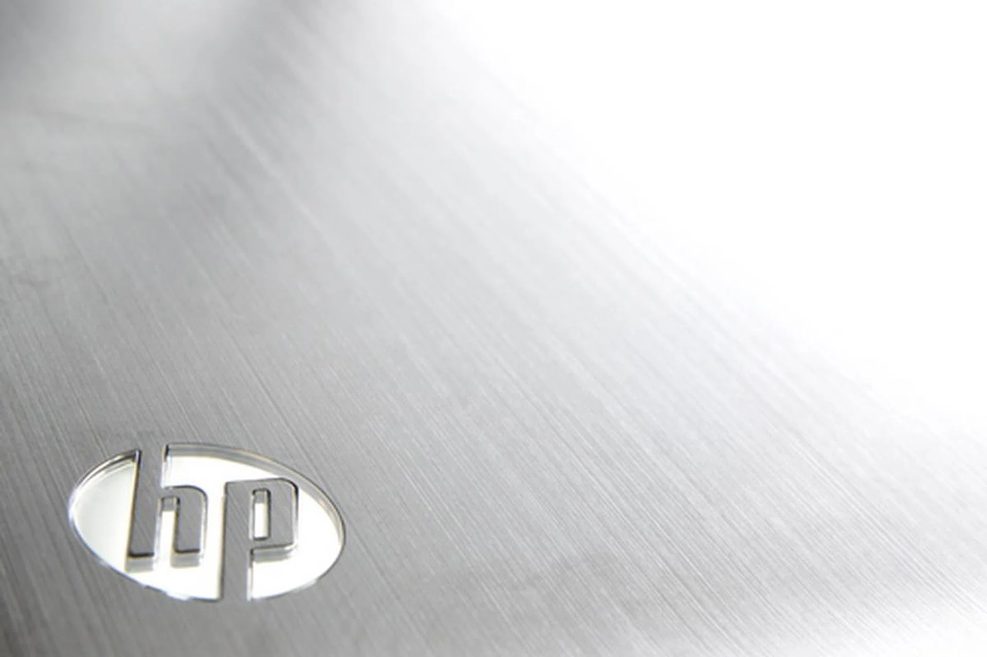 The brushed metal look is nice, but it really does very little to prevent smudges from fingers.