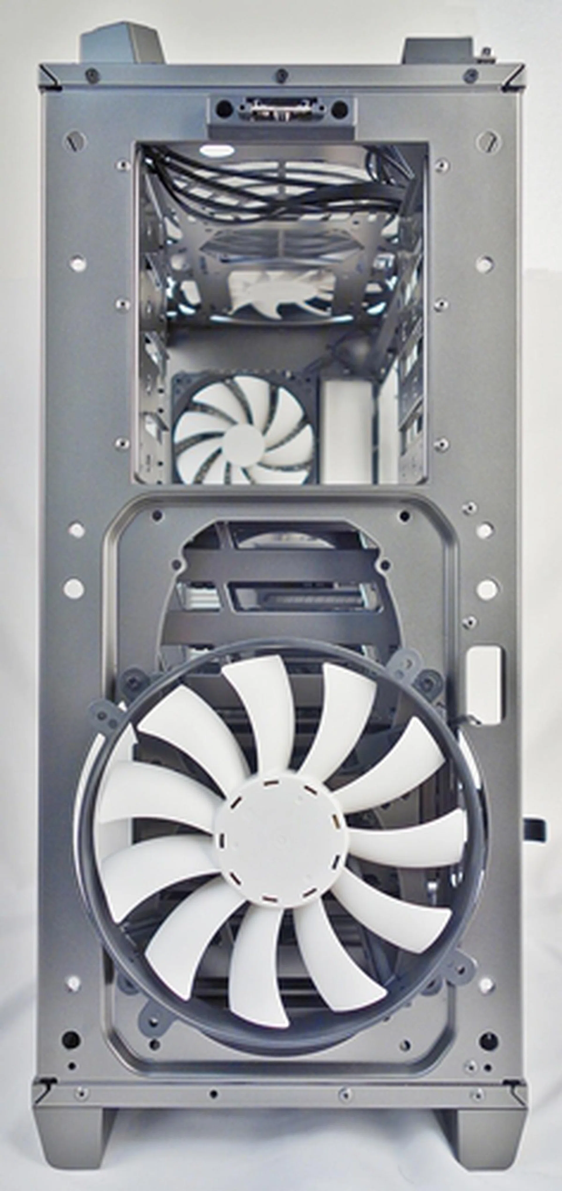 Stripping the casing's front, you can clearly see the bundled 200mm intake fan, which you can swap out for dual 140mm ones (but at your own cost).