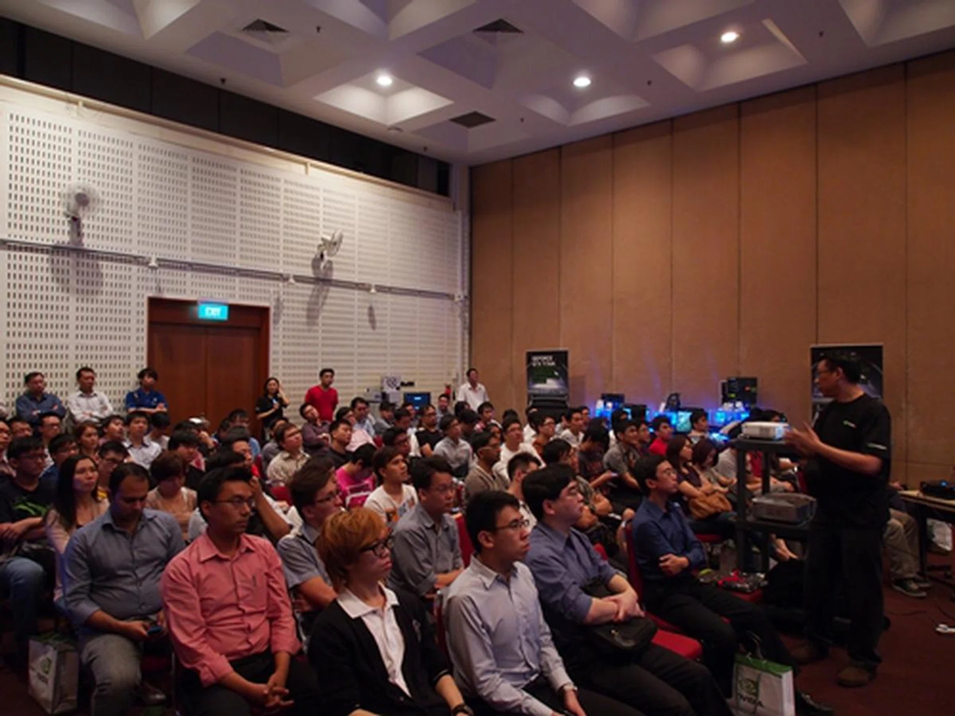 The audience in rapt attention to Mr Yeo as he spoke about the compute capabilities of the GTX Titan.