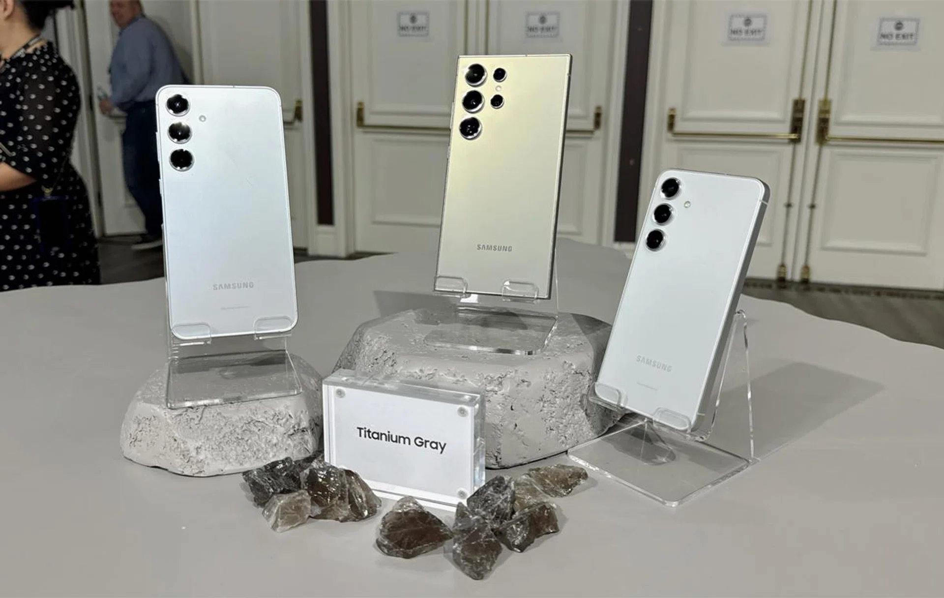 Samsung Galaxy S24 series in Gray colourways.
