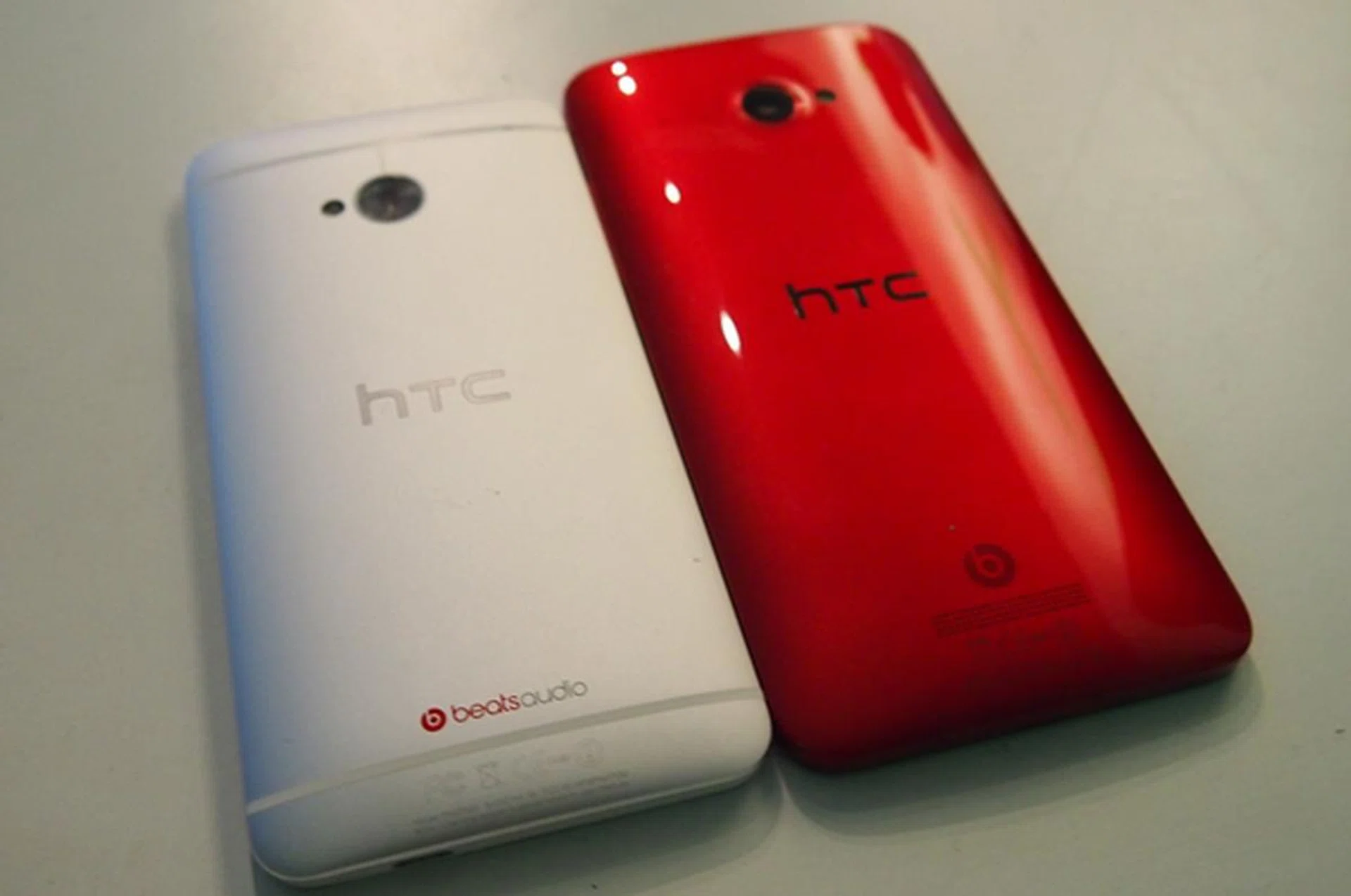 Both the HTC One (left) and Butterfly (right) offer great handling thanks to their tapered backs.