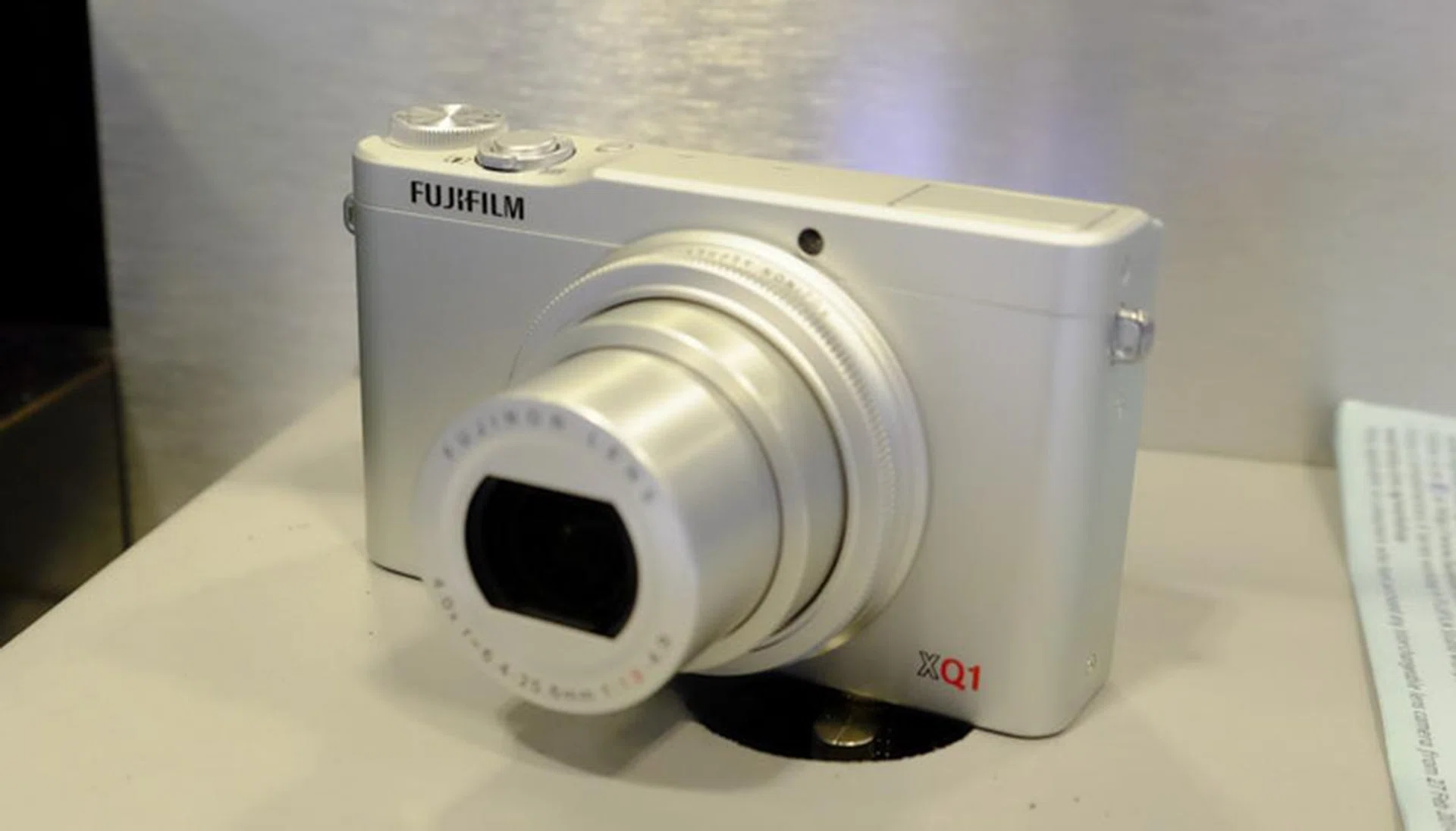 The XQ1 has a 12MP X-Trans CMOS II sensor, and comes with free 8GB SD card, carrying case, battery, cleaning kit, and photo frame. It retails for $409 after the $150 cashback promo.