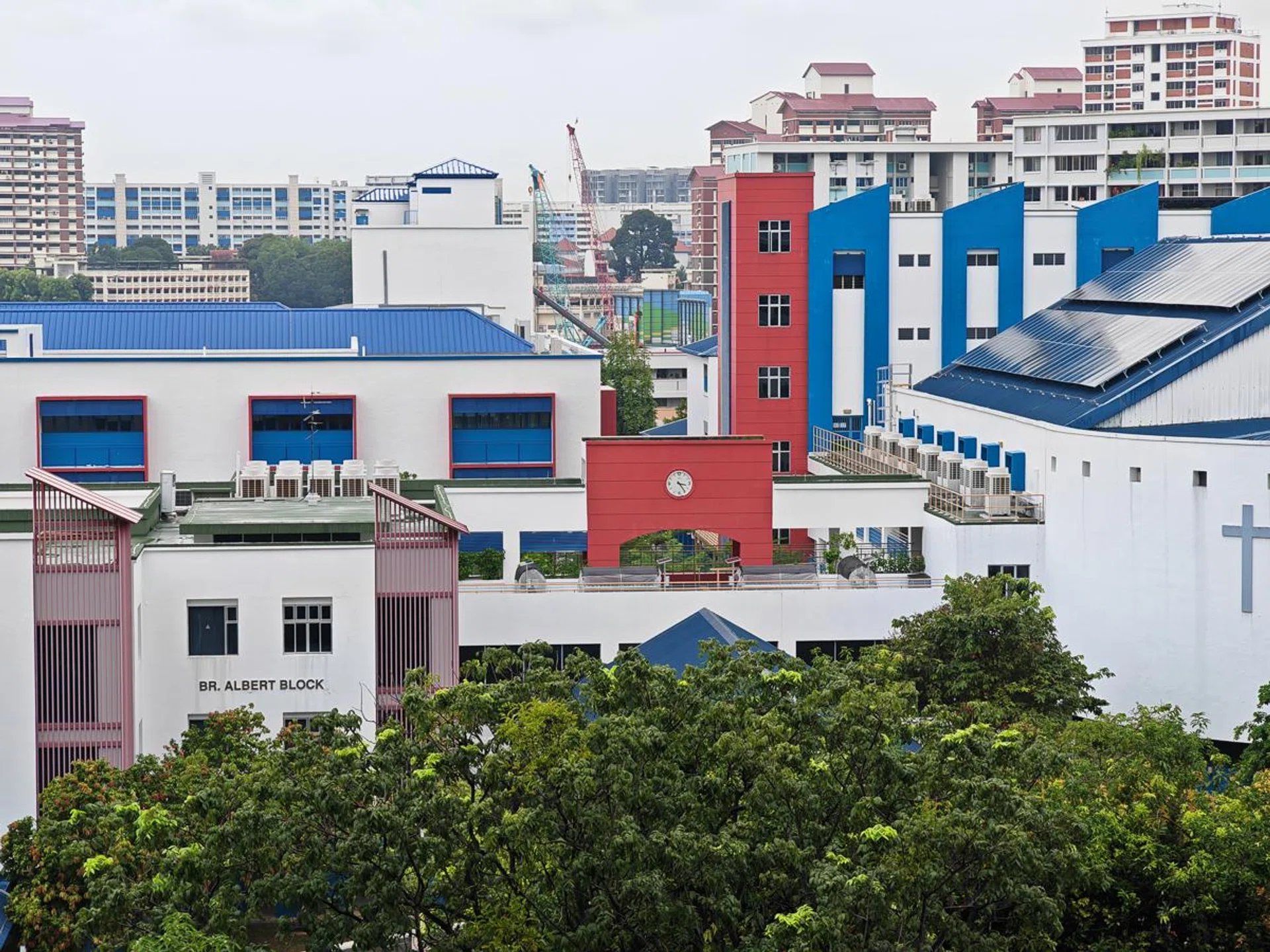2.5x optical zoom. Photo: HWZ.