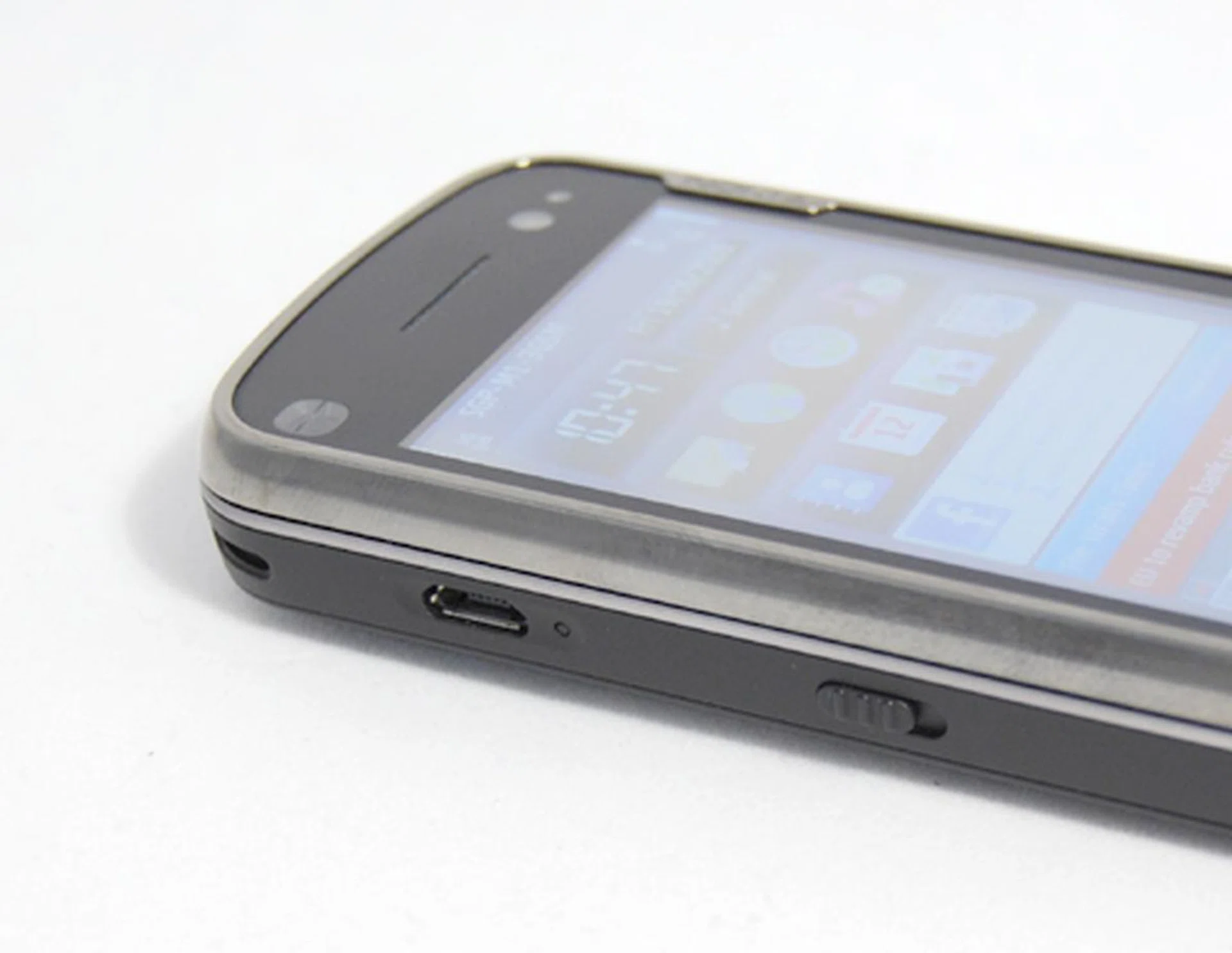 The USB charging standard has been set for mobile devices in recent months, so we won't be surprised to see more Nokia devices utilizing the microUSB port for power charging purposes.