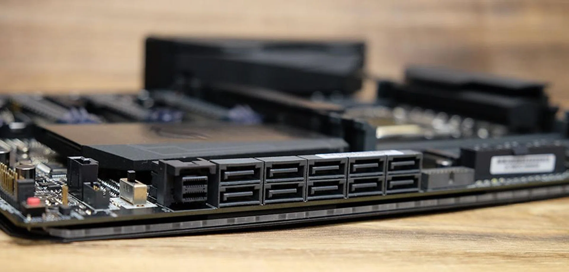 ASUS ROG Rampage V Edition 10 SATA ports