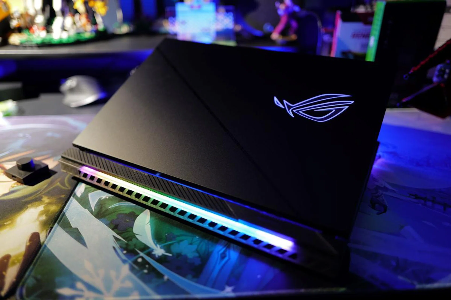 It's not a gaming notebook if there's no RGB, eh?