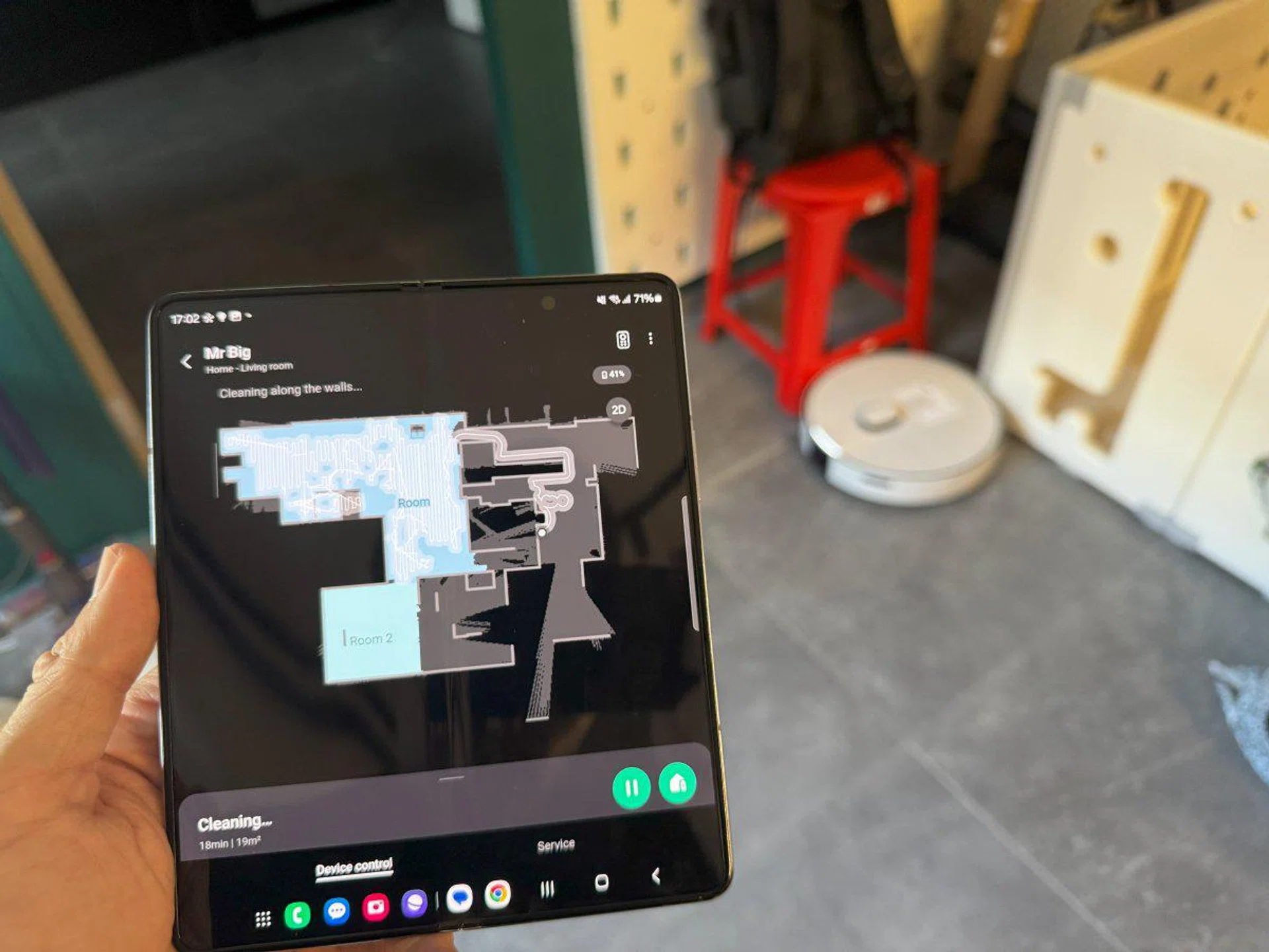 The Jet Bot breaking free of the virtual wall of Room 1, and went roaming around in uncharted territory. Photo: HWZ