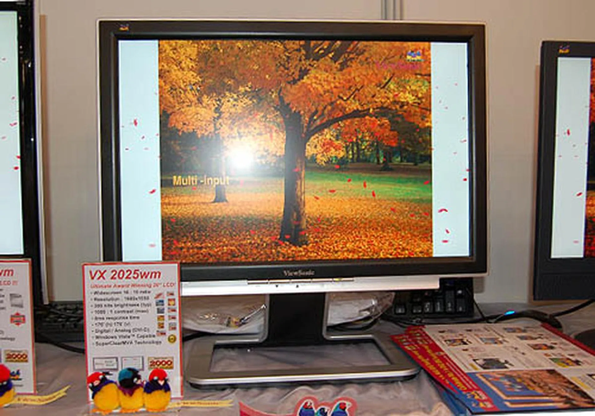 The widely lauded Viewsonic VX2025 was spotted for only S$499. That’s a whole lot less then the price we saw during our last IT tradeshow! A free goodie bag and DVI cable is given free with purchase.