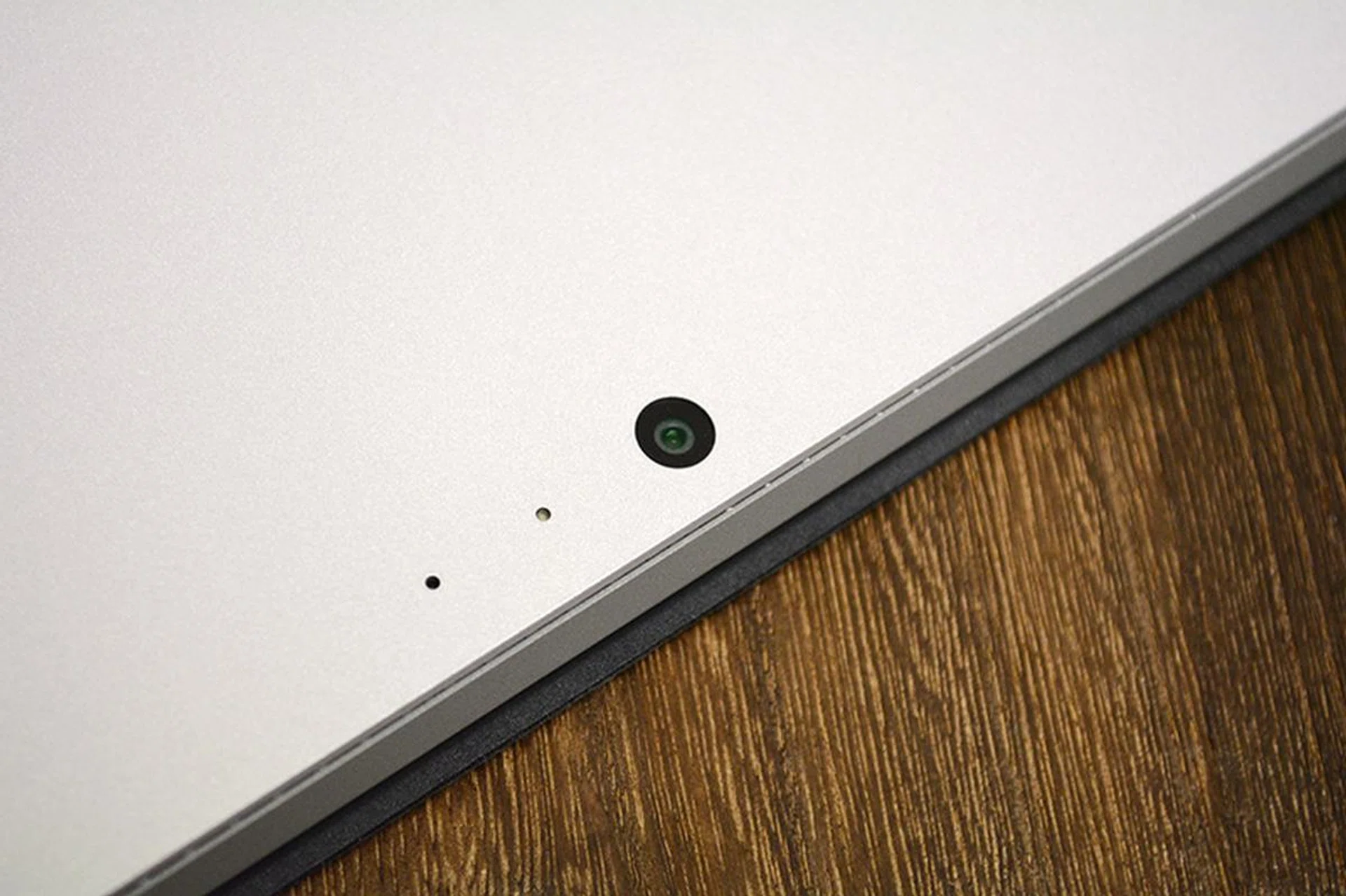 The rear 8-megapixel camera also comes with autofocus.