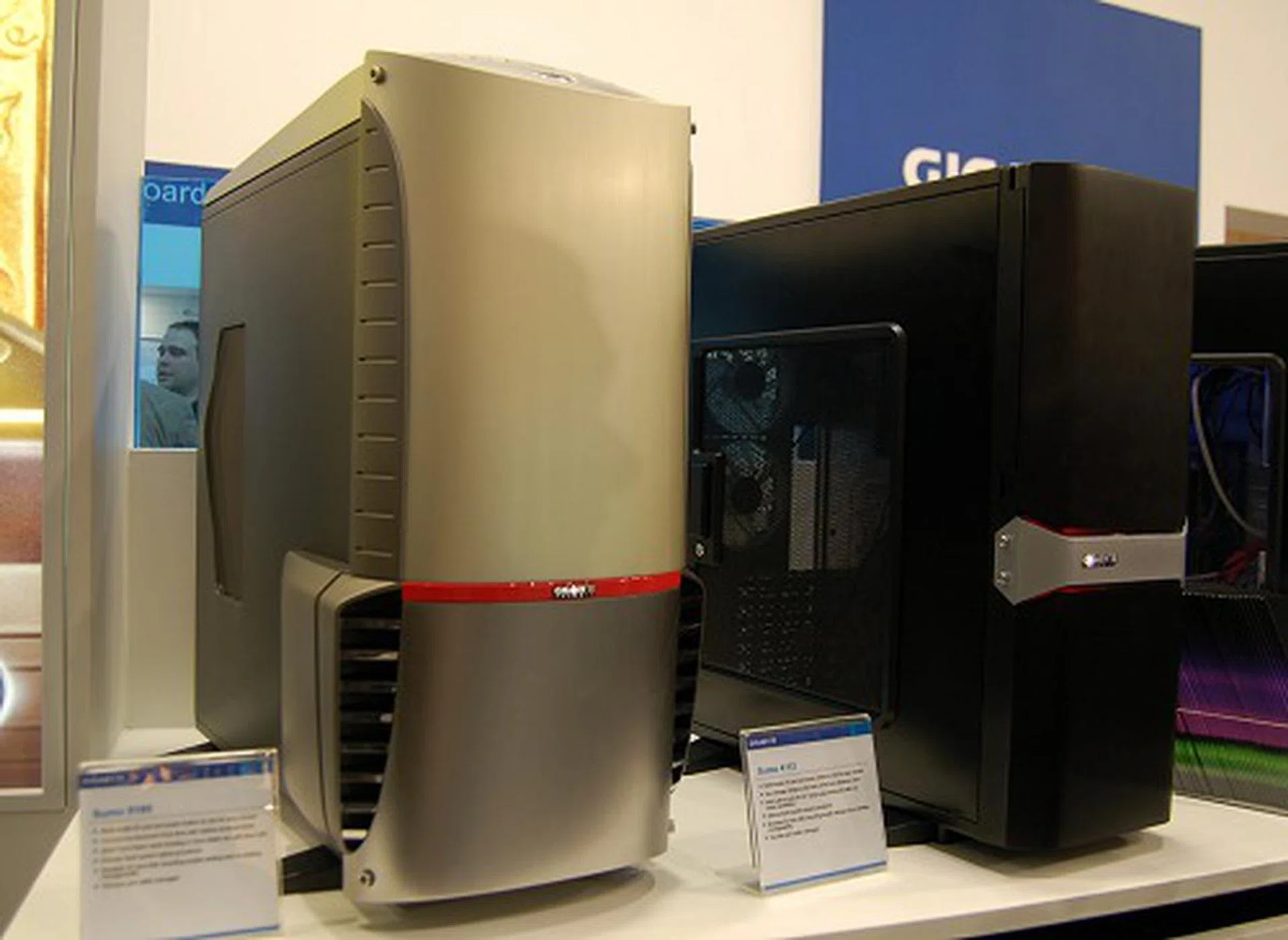  Here are two more mid-tower casings from the new Sumo series (model 5195 and 4112 respectively) and these are full aluminum casings. These should be available in a couple of months.  