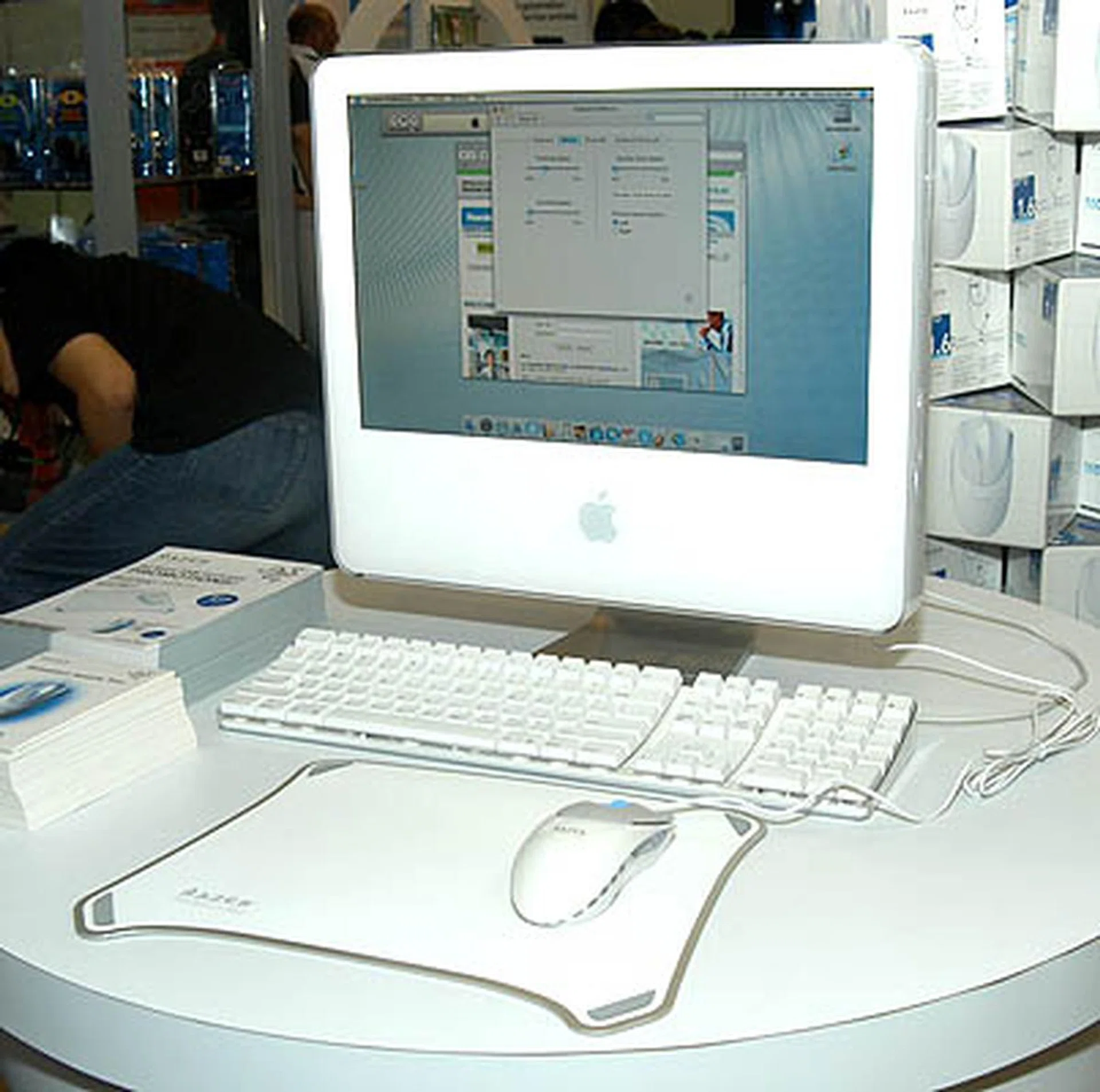 Be converted and use the Razer Pro|Solution mouse and mouse pad for only S$99. 