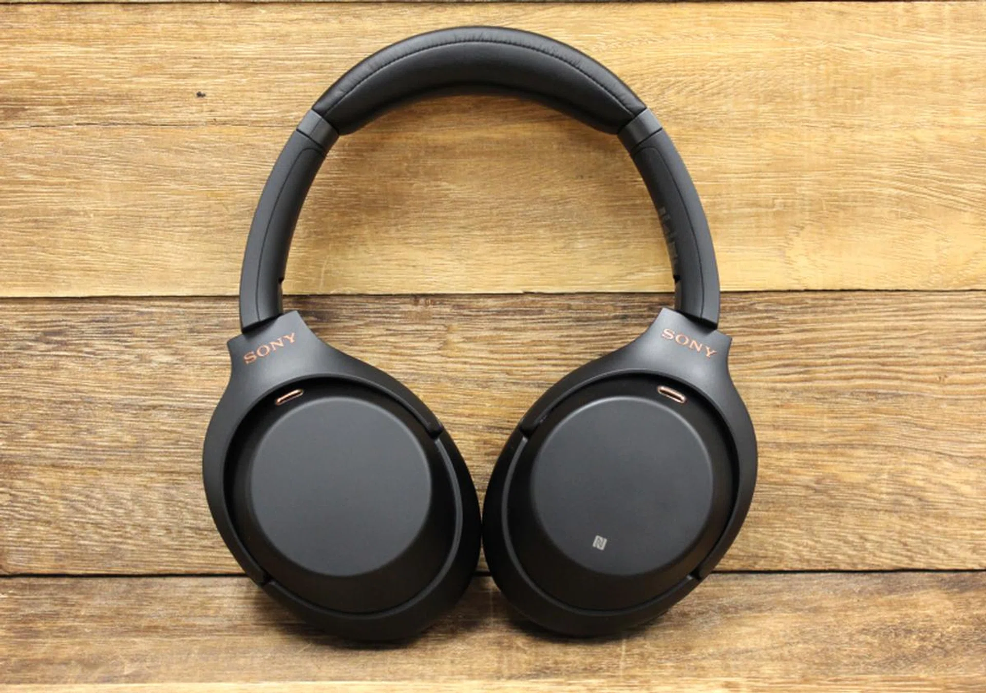 The WH-1000XM3 creates a magical cocoon for you to enjoy your music. Though its bass-heavy sound signature may not be to everyone's liking.