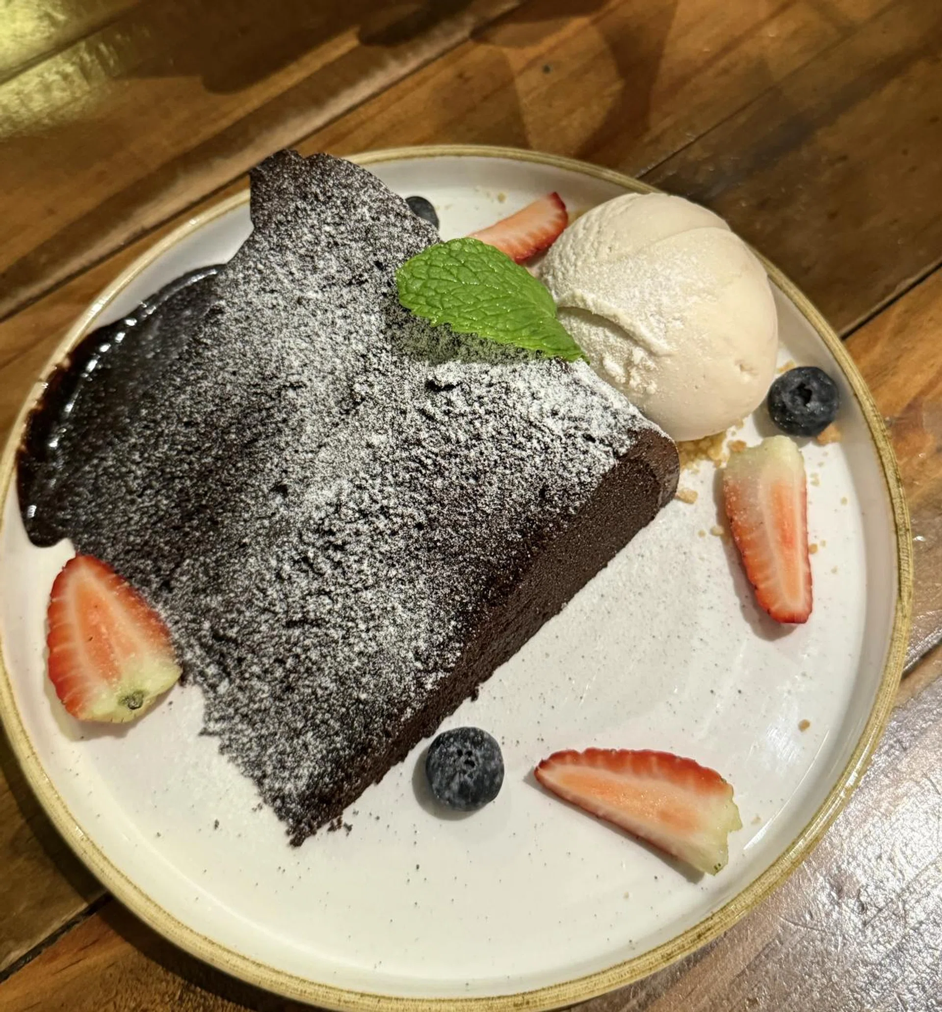 Taken with the iPhone 16 Pro Max's main camera at 1.5x (35mm). See how overprocessed the cake is, and how unnatural the icing looks. (Click to see image in full resolution) Photo: HWZ
