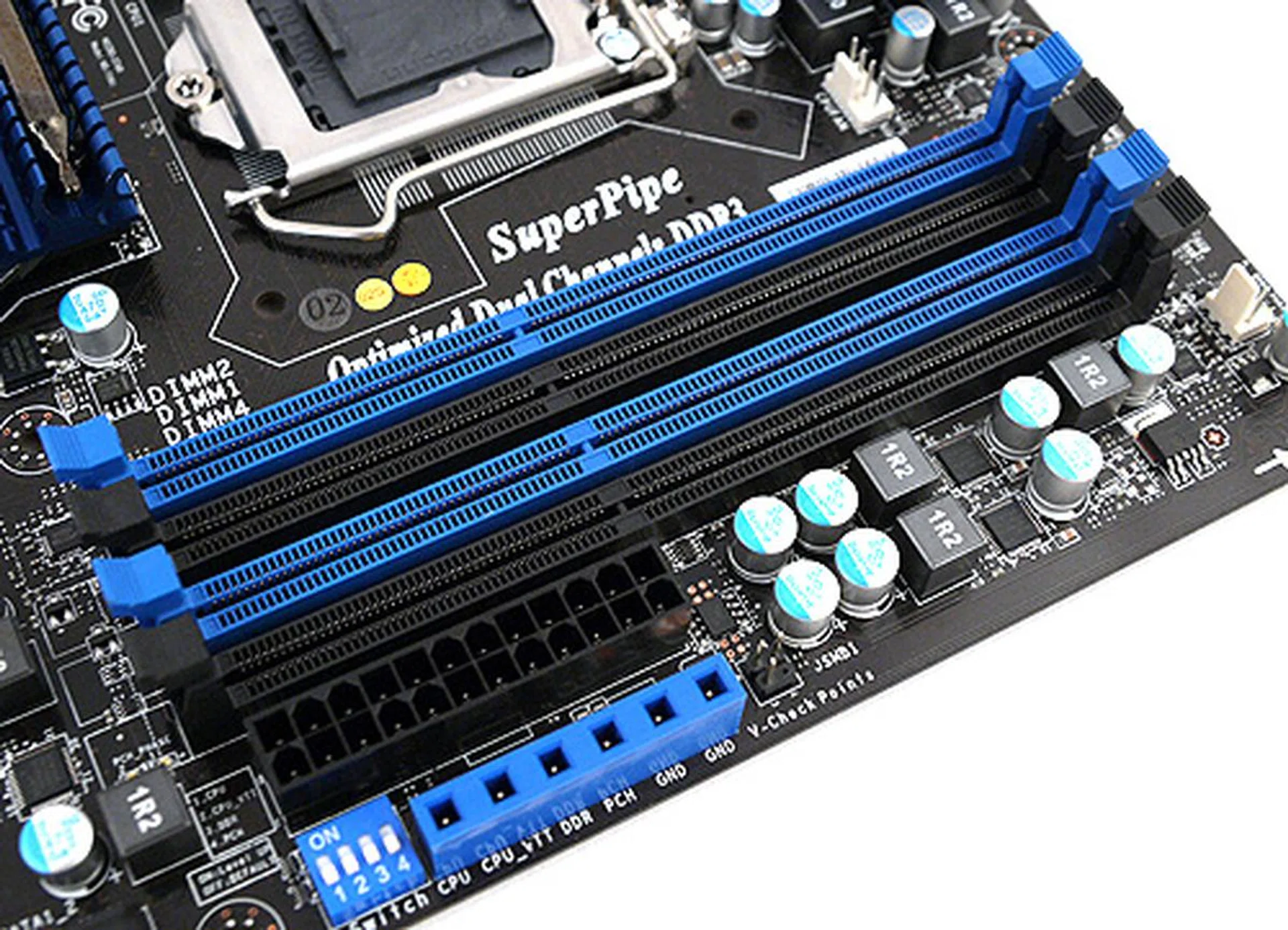 The Lynnfield processors' memory controllers will be of the dual-channel variety, hence the MSI P55-GD80 has four DIMM slots instead of three or six, which are found on X58 boards.