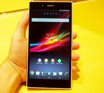 Sony Mobile ups the ante in the "phablet" war with its 6.44-inch Xperia Z Ultra.