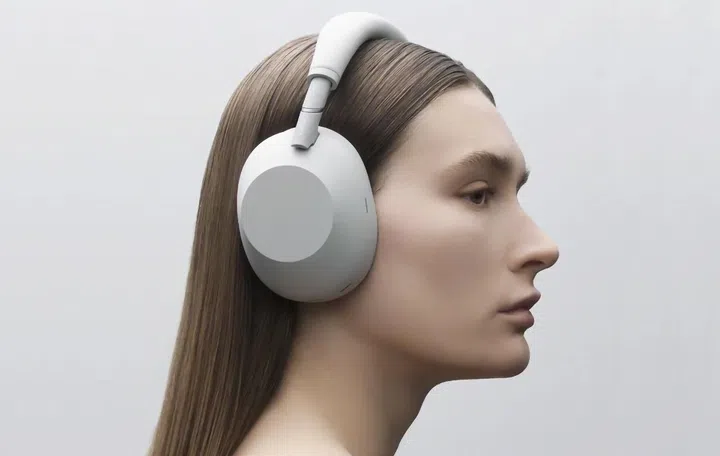 Say hi to Sony's new WH-1000XM6 headphones. Photo: Sony