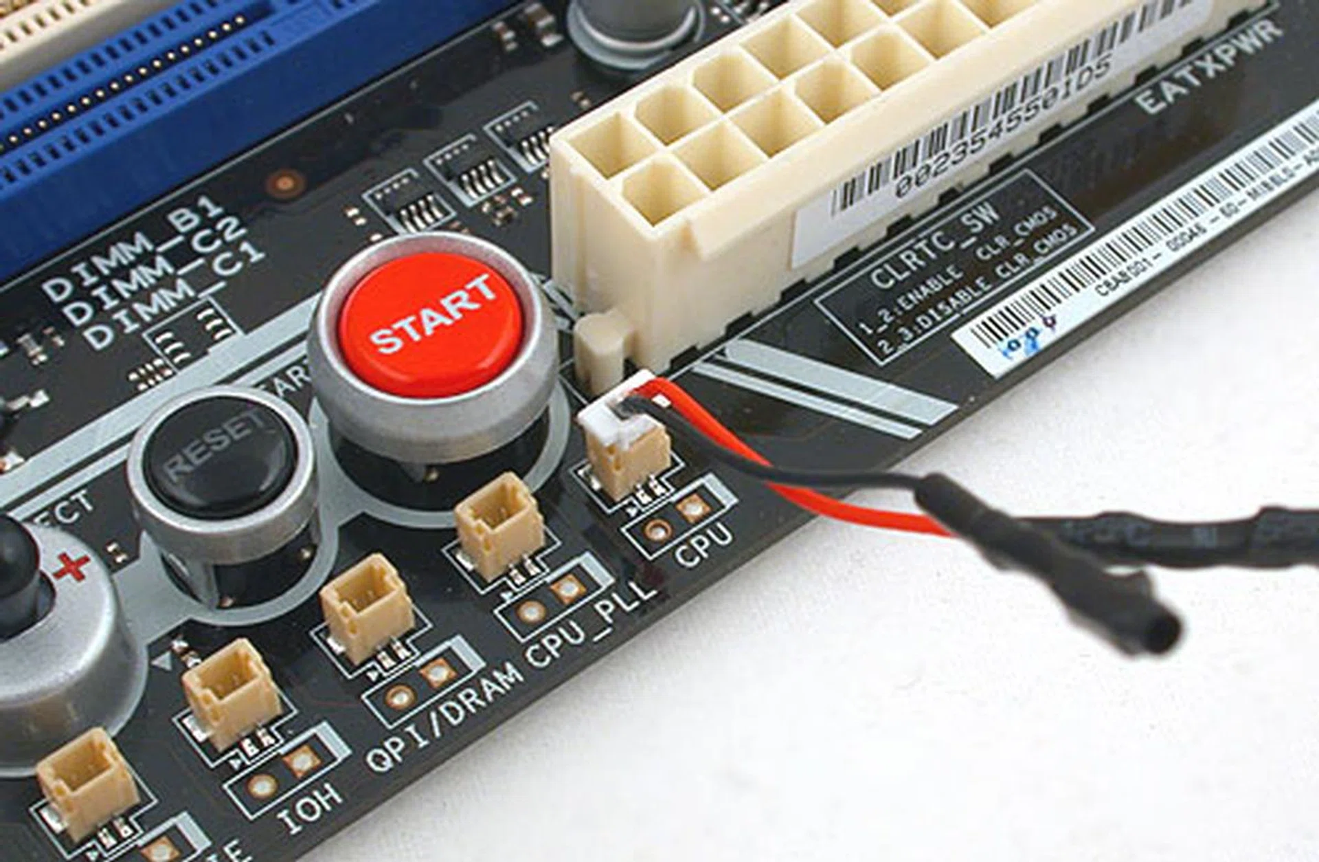 If you like to check the voltages yourself using a multimeter, ASUS has conveniently gathered all the various detection points here near the TweakIt controls. Users just need to attach the included cable to their multimeters to measure the desired voltages