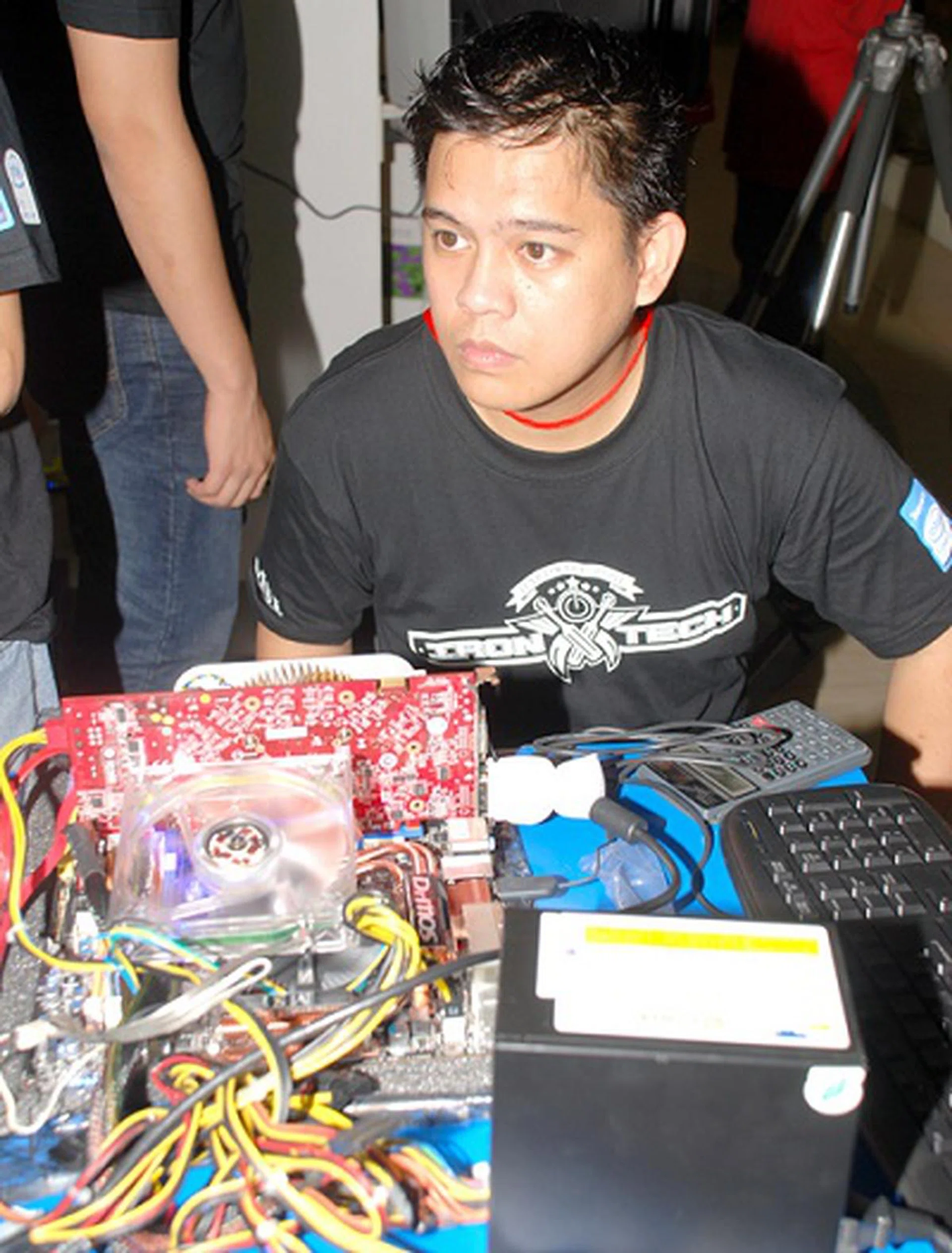  Paul Neri was seriously focused on getting a stable but usable overclocked system as he was trying out a few trial utilities and benchmarks.  