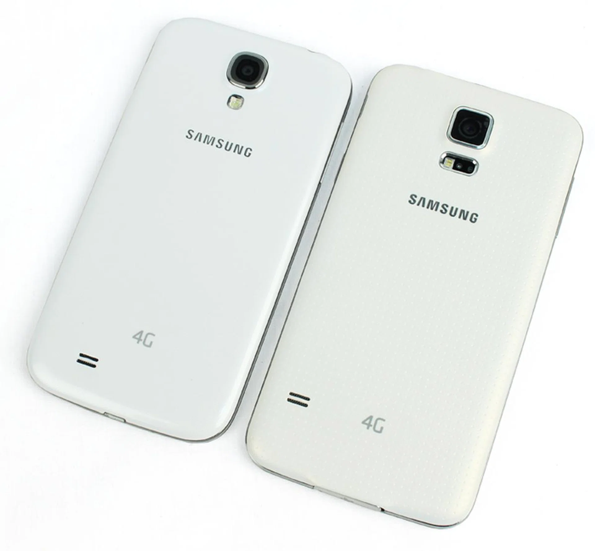 Our review model is shimmery white, which, as you can see, is actually slightly off white compared to the brilliant white of the S4.