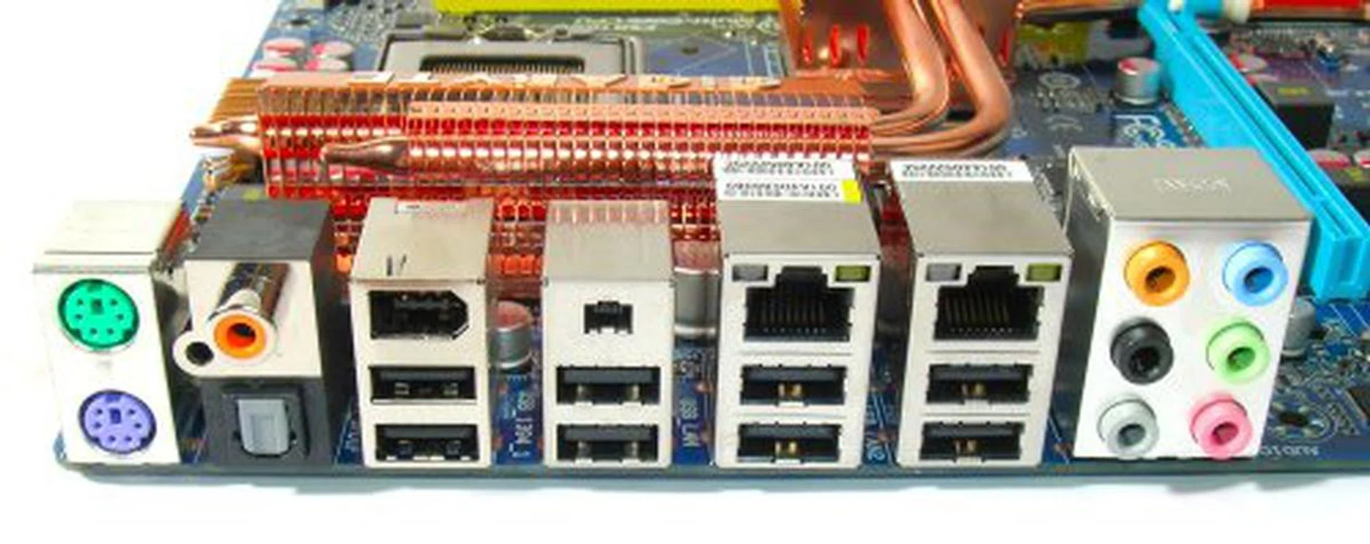 Expanded rear I/O panel compared to the Gigabyte GA-P35-DQ6 now features eight USB 2.0 ports, two FireWire ports in both six and four pin variants, two RJ-45 LAN ports and both analog and digital audio output. Parallel and Serial ports are still available through headers on the PCB.