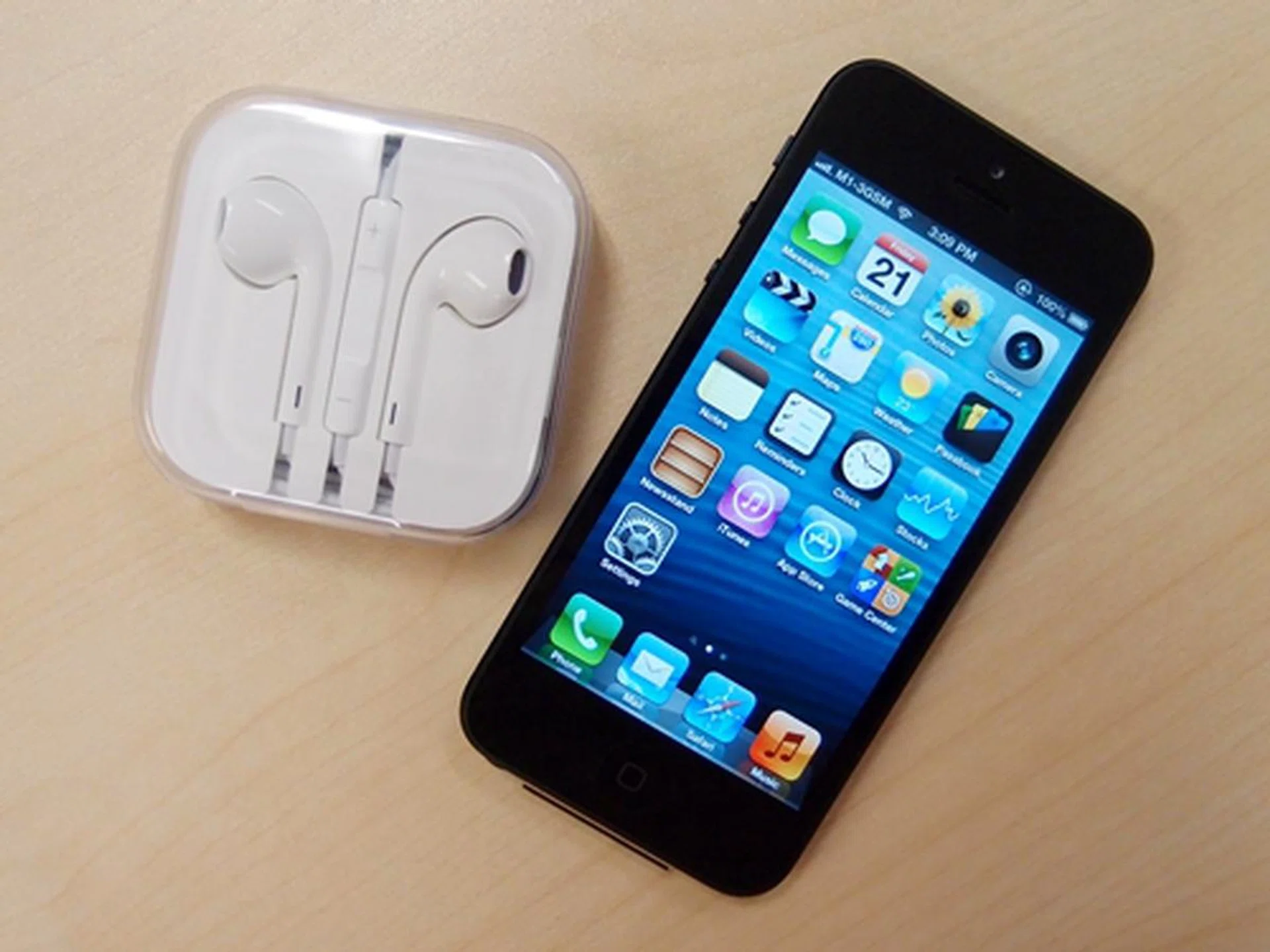 The iPhone 5 has arrived. With new Earpods.