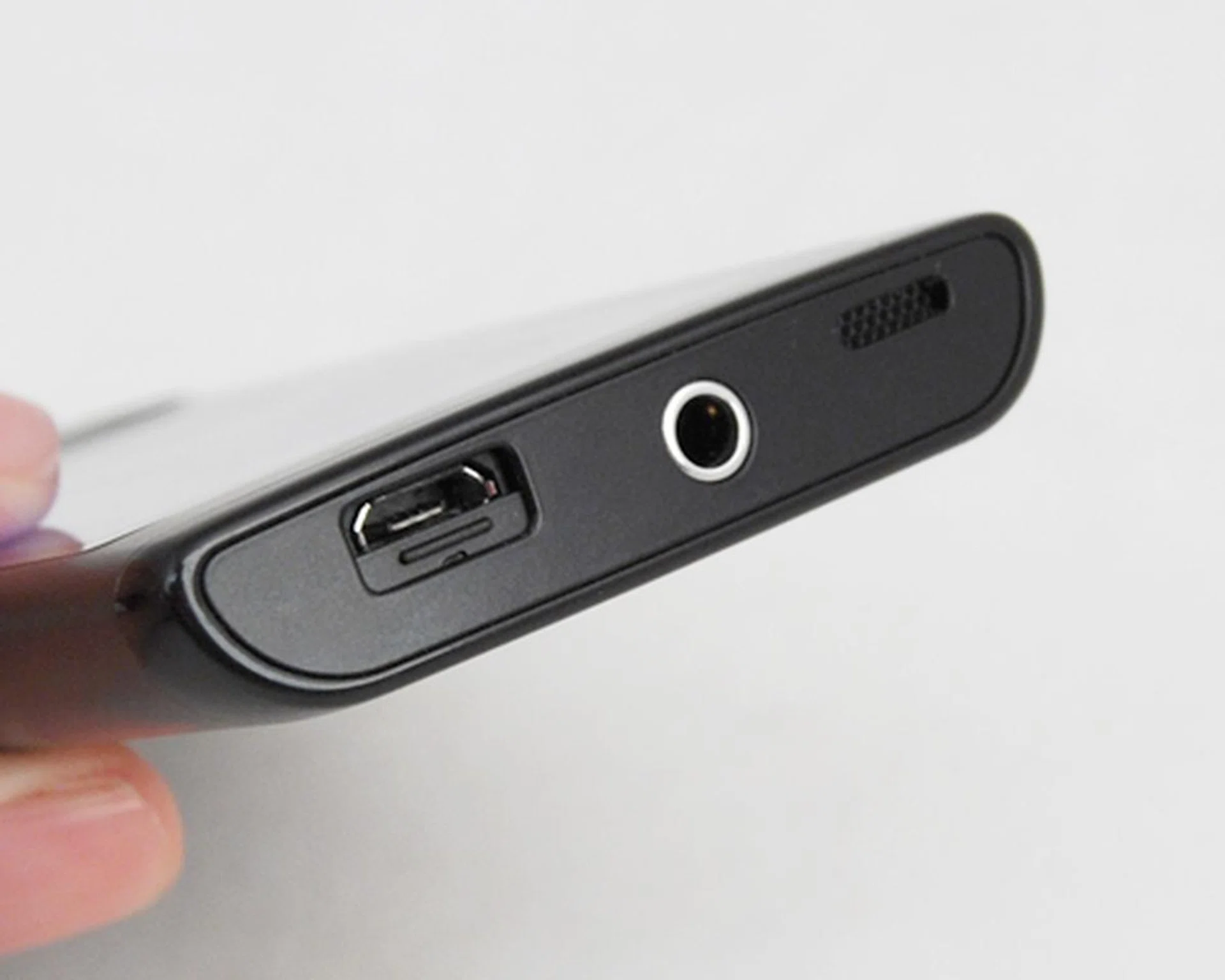 Using a slider cover keeps the device clean and easy to connect the microUSB cable.