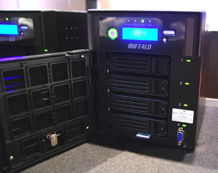 The front panel is has numerous vents for improved ventilation. There's also dust filters to keep the drive bays clean. 