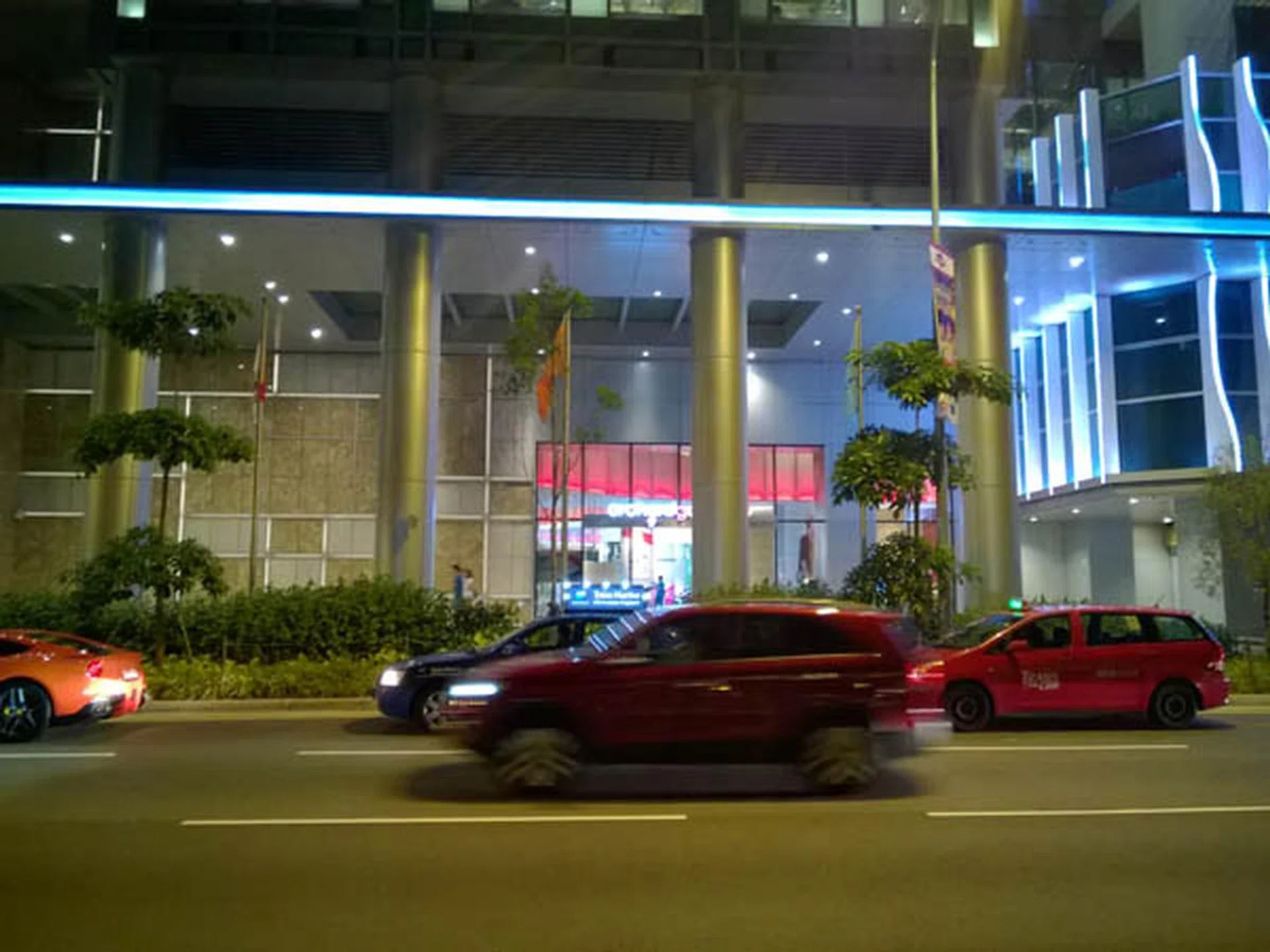 The phone nailed this night scene rather well. Click to view the full sized image.