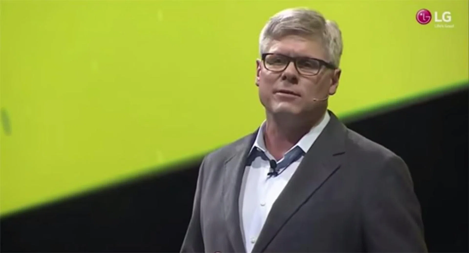 Qualcomm CEO Steve Mollenkopf speaking at LG's G5 launch.
