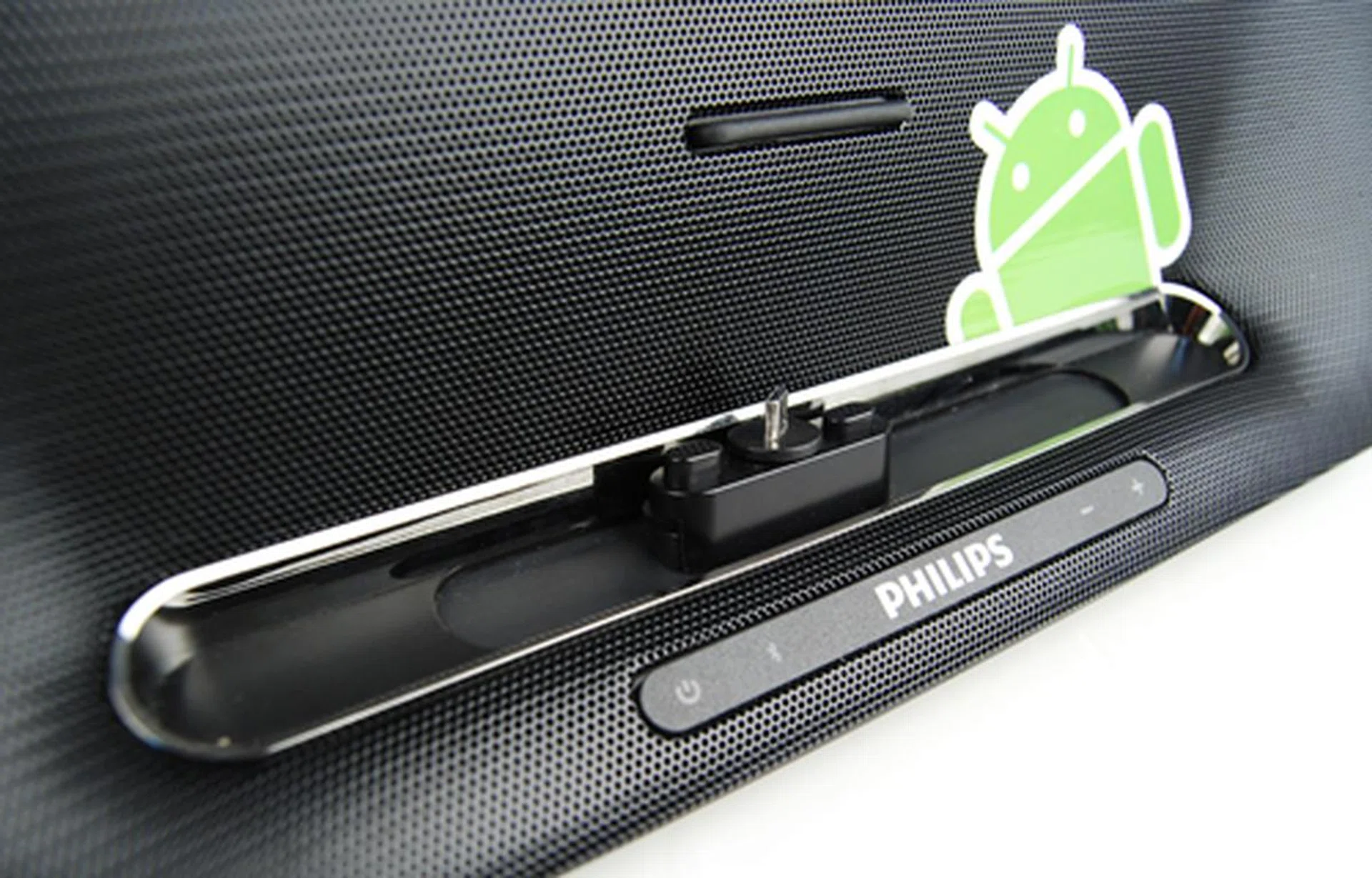 The Flexidock has quite a few features to be able to handle the non-homogeneous placement of the micro-USB port on Android smartphones. In this picture, you can see that the male plug can be rotated about a vertical axis and can also slide along the groove from its center position.