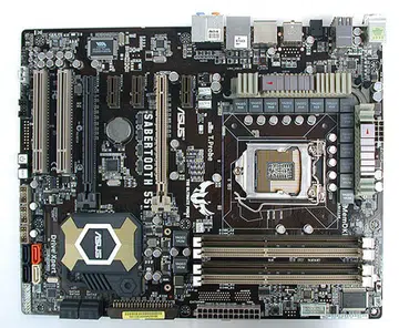 Going with the rugged theme, the ASUS SABERTOOTH 55i is decked in fatigue colors of grays and browns.