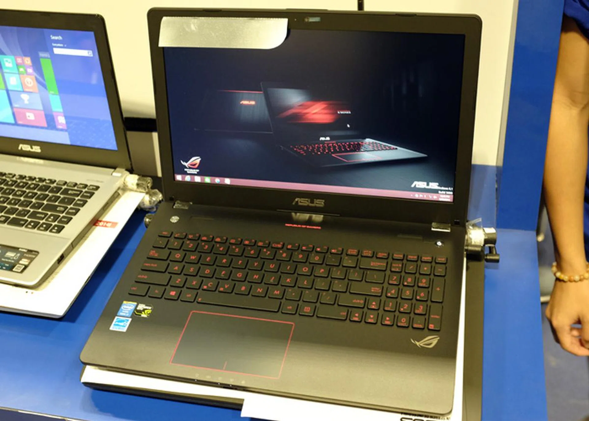This gaming monster is the ASUS ROG G56JK-CN143H. Armed with a 15.6-inch Full HD display, Intel Core i7-4710HQ processor, NVIDIA GeForce GTX 850M GPU, 8GB RAM, and 1TB HDD storage, it can be bought at Comex for just $1,698. 