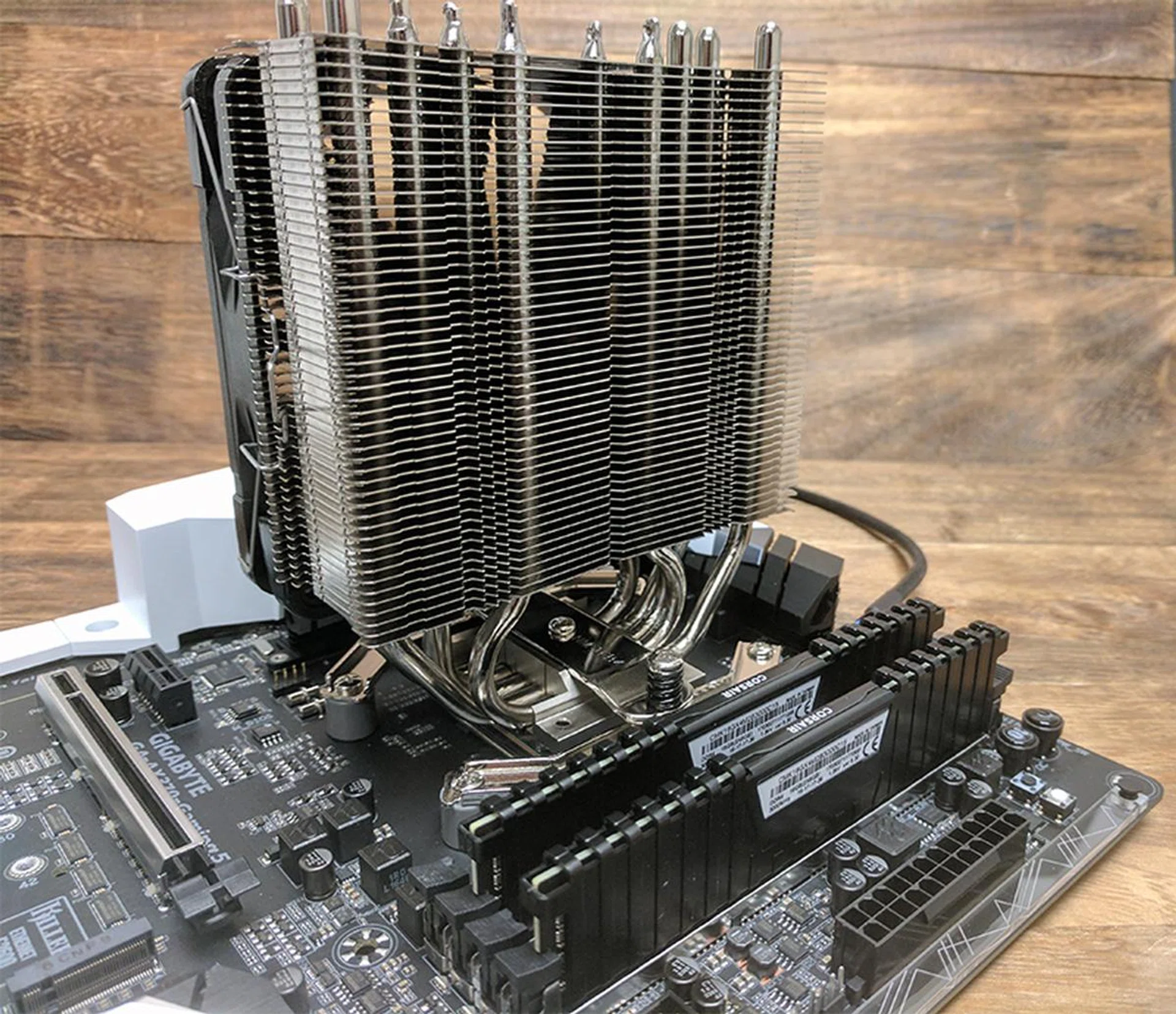 The Aorus AX370 Gaming 5 used here sits near the top of Gigabyte's AM4 product stack.