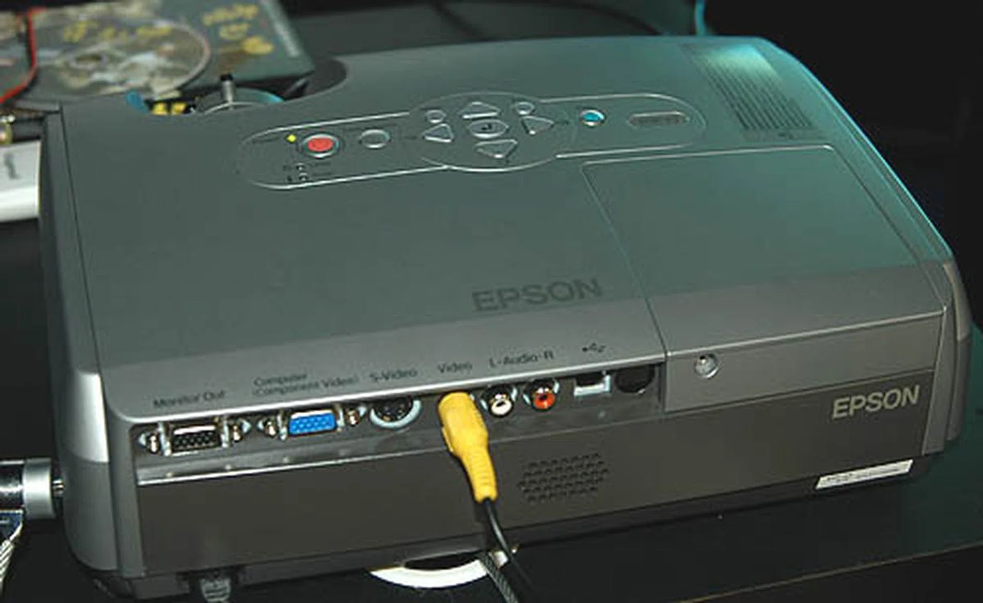  Buy this Epson ultra portable high luminance (2000 ANSI) projector and you'll get a free Dopod S300 worth $399. But before that, prepare to pay $1799 to take home this multimedia projector.  