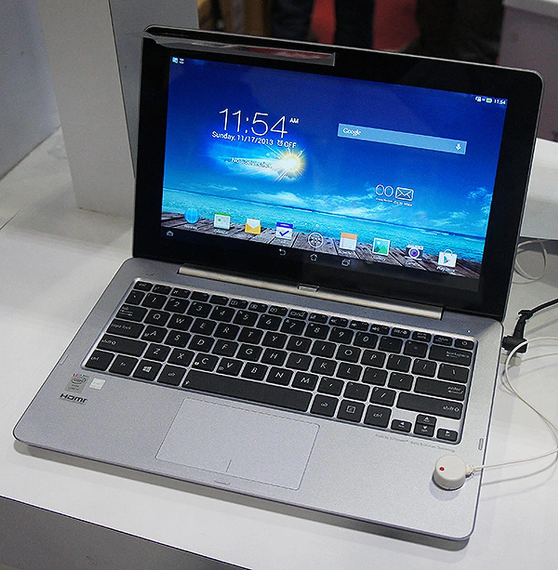 As its name suggests, the Transformer Book Trio from ASUS is equal parts dual OS notebook, desktop PC and Android tablet, perfect for those who cannot decide between the various form factors. Buy now and ASUS will throw in a free Trend Micro security software, sleeve case, USB LAN dongle and even a 21.5-inch monitor worth over $200!