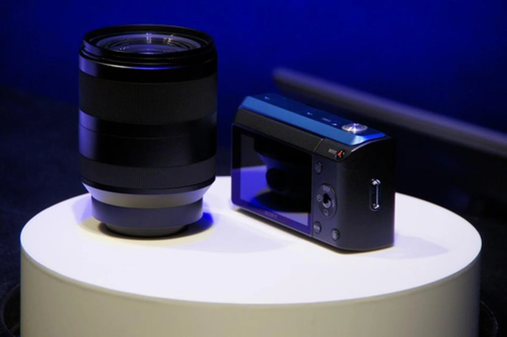 The other shown was a blue model, together with a zoom lens prototype.