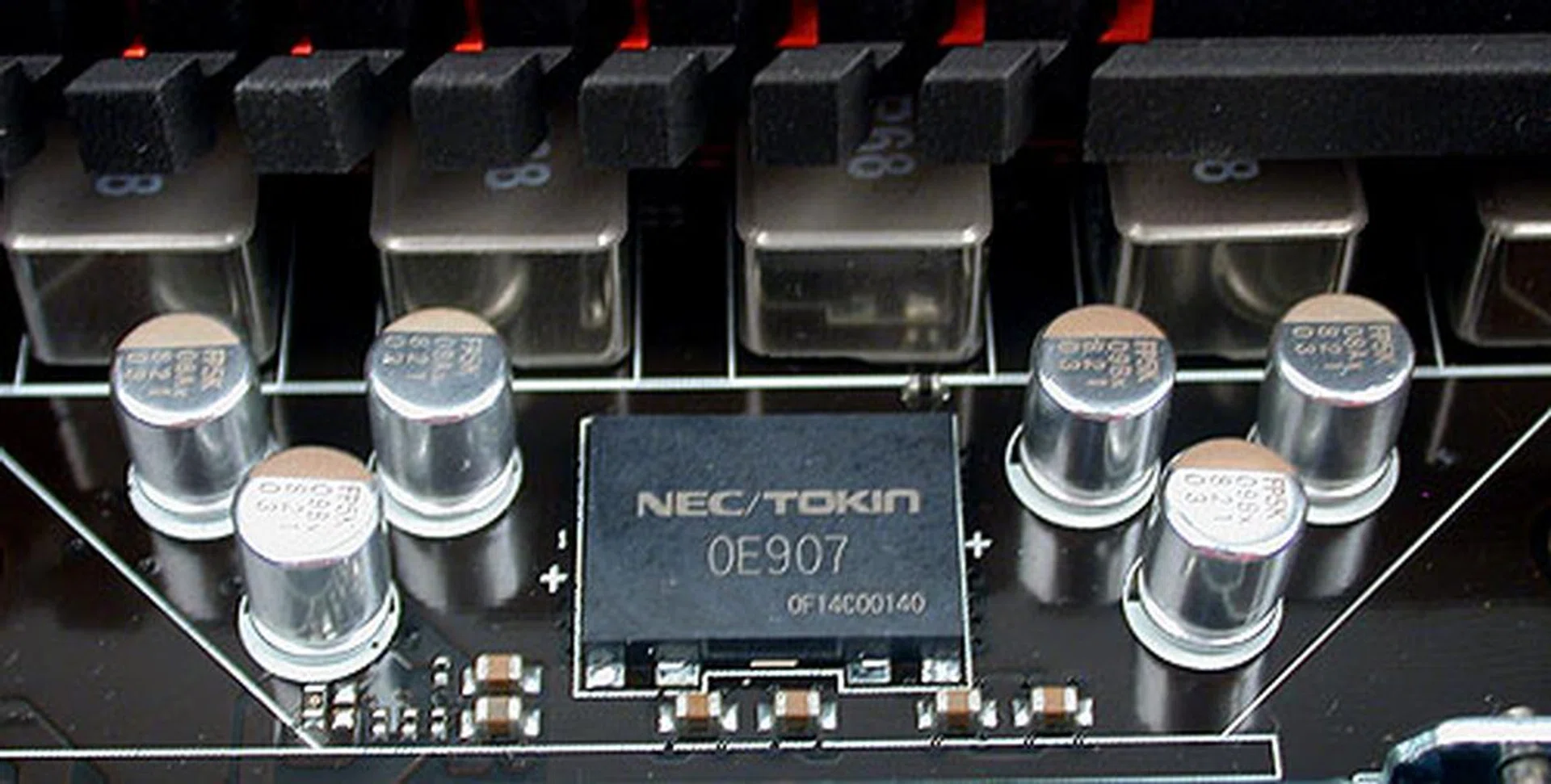 This NEC/Tokin chip is apparently known as a Proadlizer which helps to deliver stable power to the processor due to its extremely low noise. 