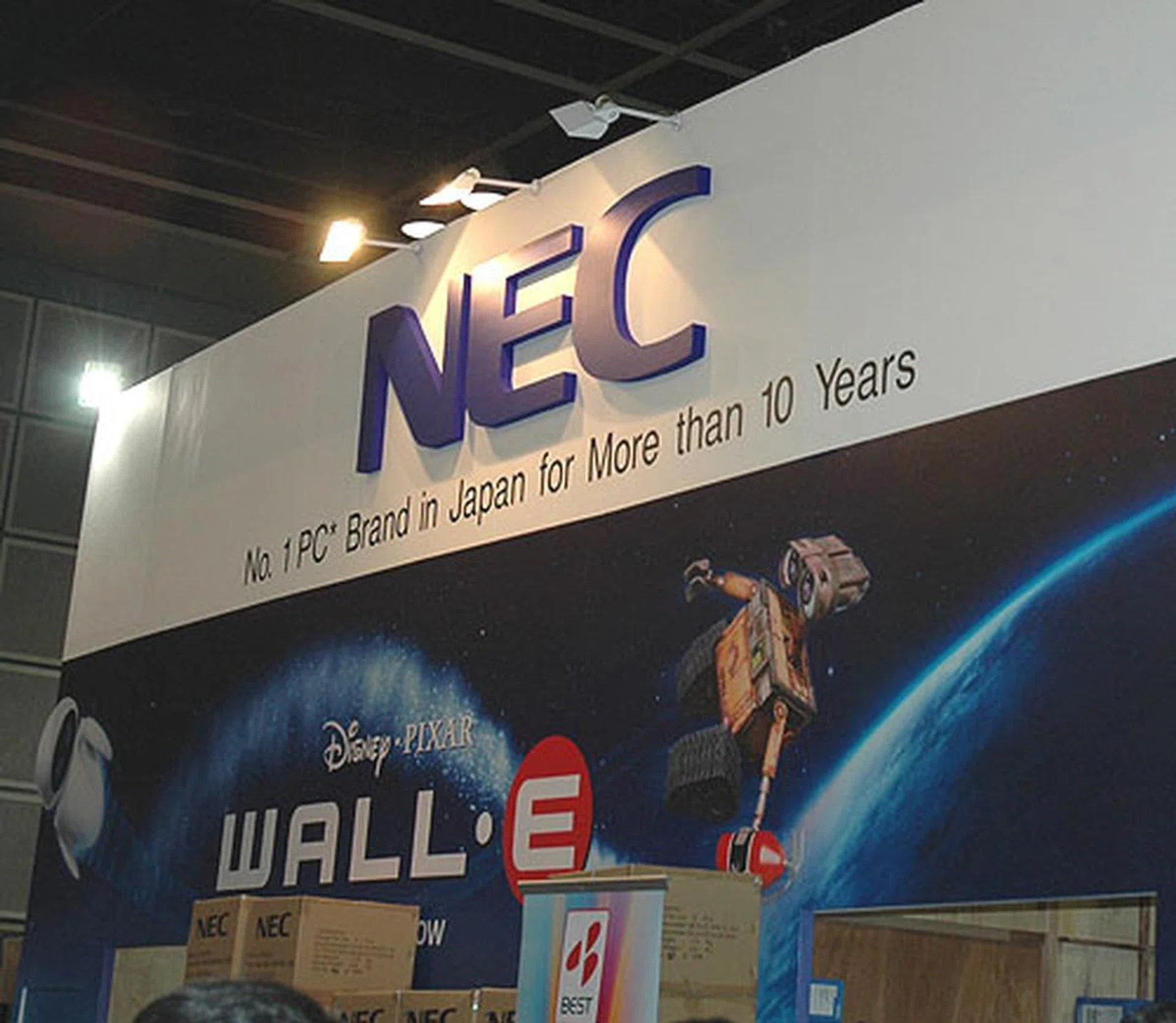  We saw this Wall-E themed booth from NEC at the previous IT Show and it's back again, though given the recent release of the movie locally, it's perhaps a more appropriate timing this time round.  