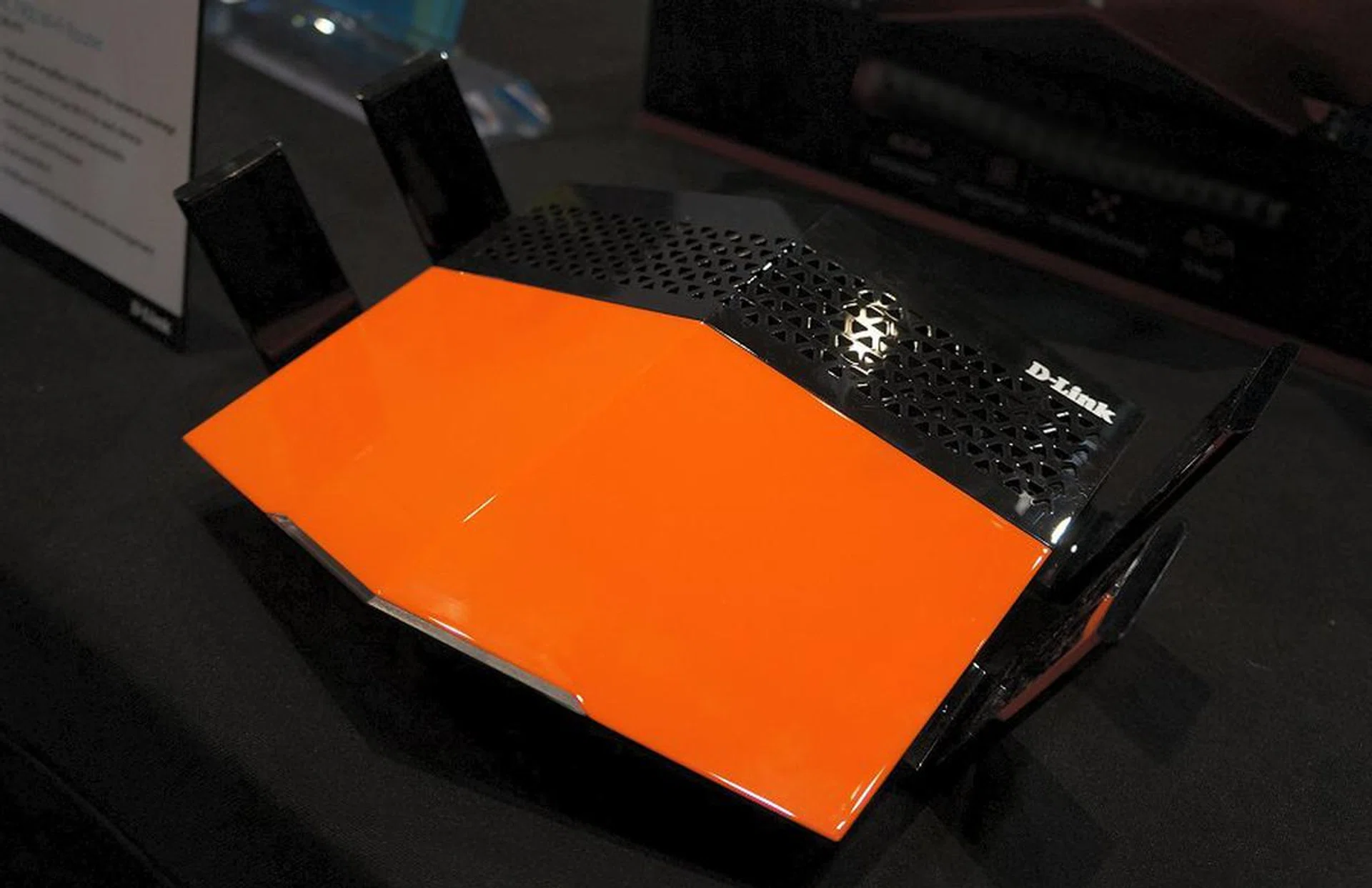 This is D-Link’s newest design ID yet and you will see this on their upcoming DIR-879 AC1900 dual-band router. Some of its key features are its high power amplifiers (1000mW) for extra coverage reach, a 1GHz dual-core processor, and Intelligent QOS for optimizing network traffic.