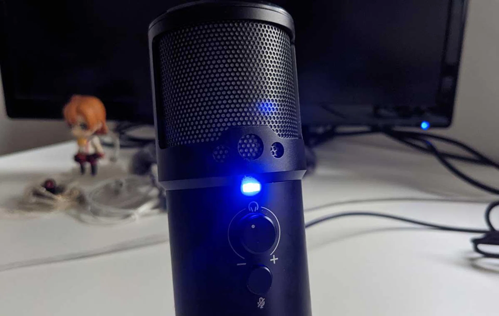 It's a little less dramatic off-camera, but this might bother some in a dark room.