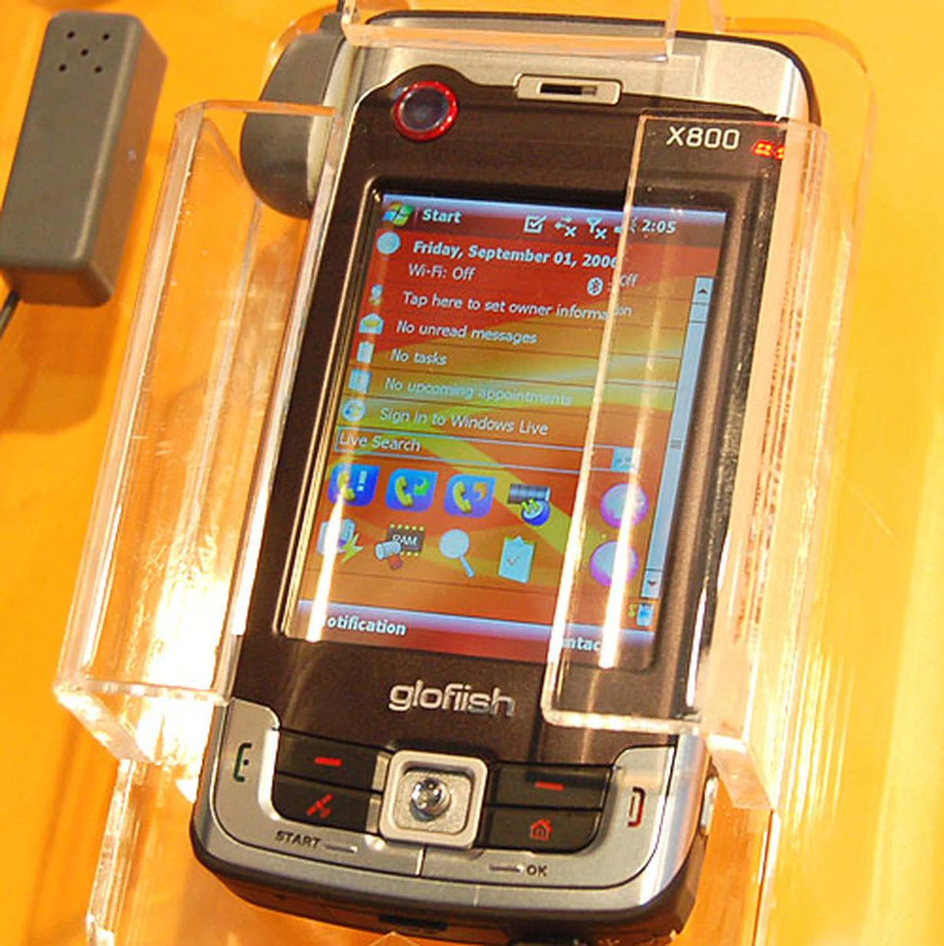  With its 640 x 480 VGA display and HSDPA capability, the glofiish X800 is the company's latest smartphone, running on Windows Mobile 6.0. Wi-Fi is also available, together with GPS functionality. A 2.0-megapixel camera is also integrated.  