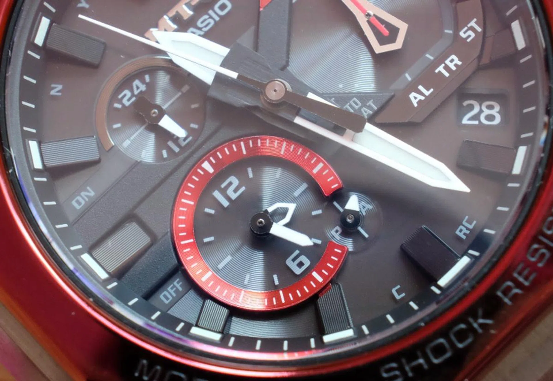 The ability to show time in two timezones simultaneously makes the MTG-B2000 a great watch travelling.
