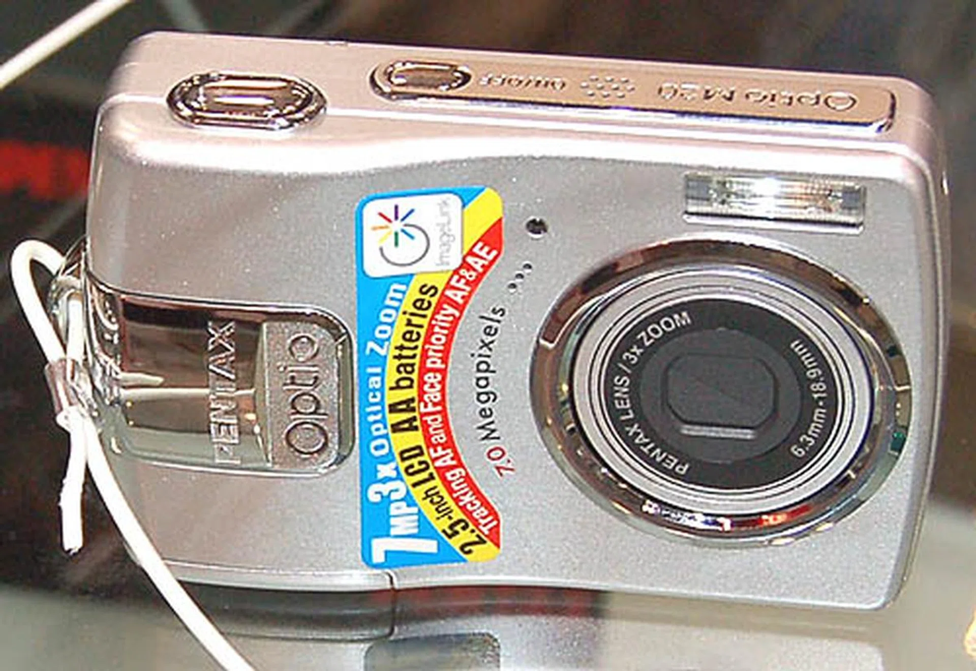  Perhaps the most attractive digital camera offer in the whole IT Show this year is the Pentax Optio M20, a 7-Megapixel digicam that comes bundled with a 2GB SD card, camera case, cleaning kit, LCD protector and batteries included. This camera has been spotted for an unbelievable price of only S$199. Grab it while its hot!  