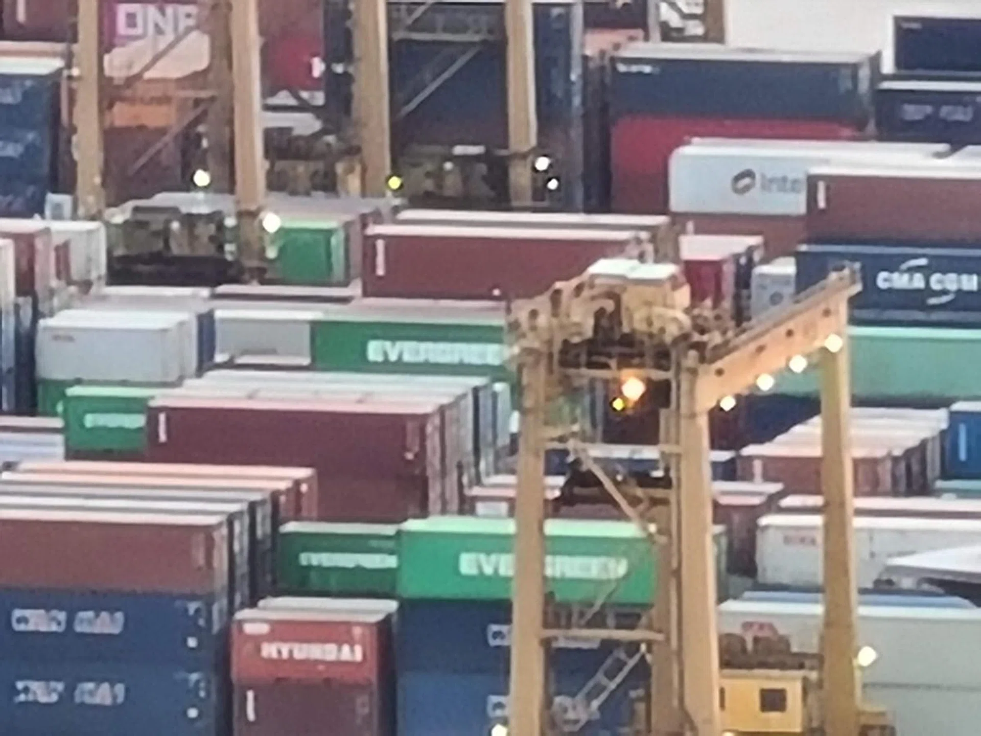 Galaxy S20/S20+, 30x hybrid zoom. The branding and detail on the containers can be made out.