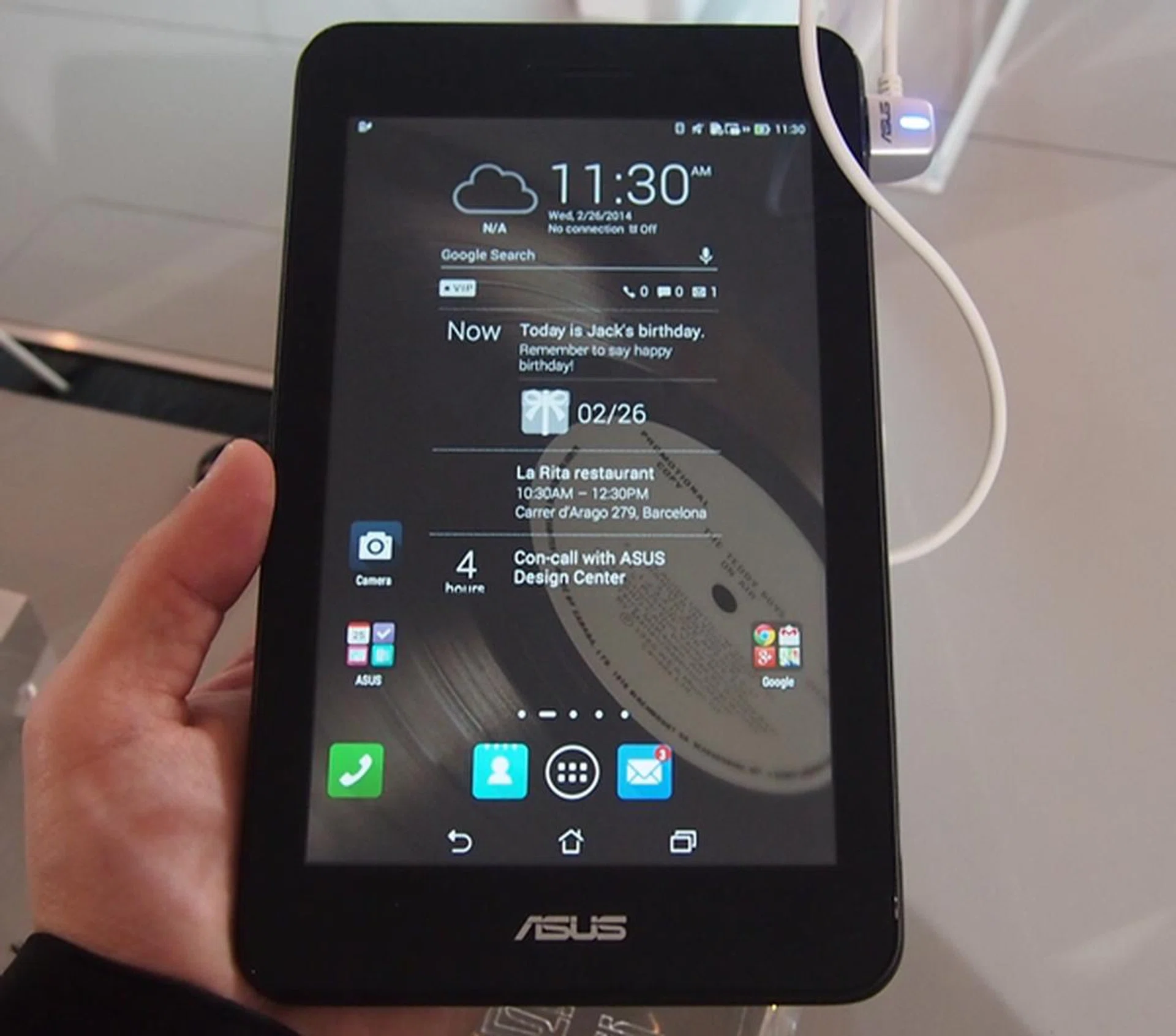 The station dock sports a 7-inch display with a resolution of 1,280 x 800 pixels.
