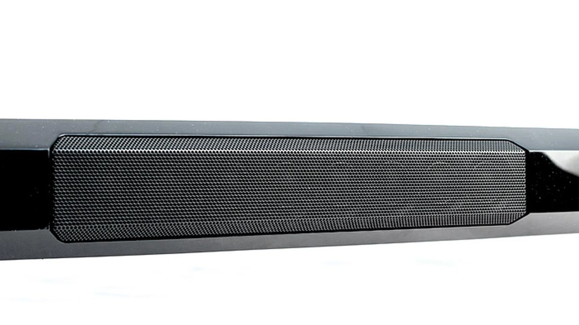 The 8 beam drivers are positioned dead center of the speaker.